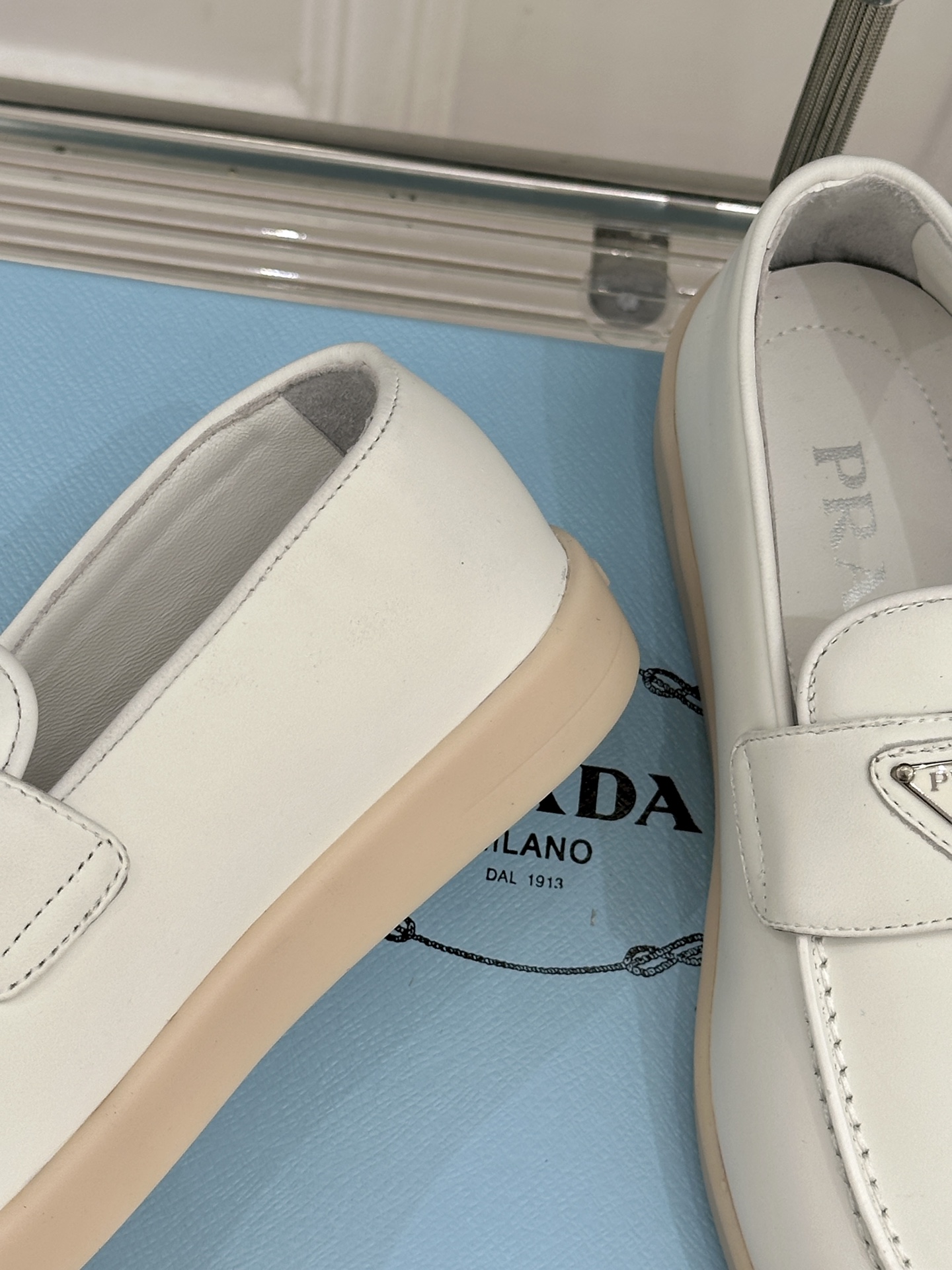 Prada/普拉达26WF新品复古老钱风三角标情侣款乐福鞋意式奢雅与现代休闲的完美融合情侣同款定格低调高