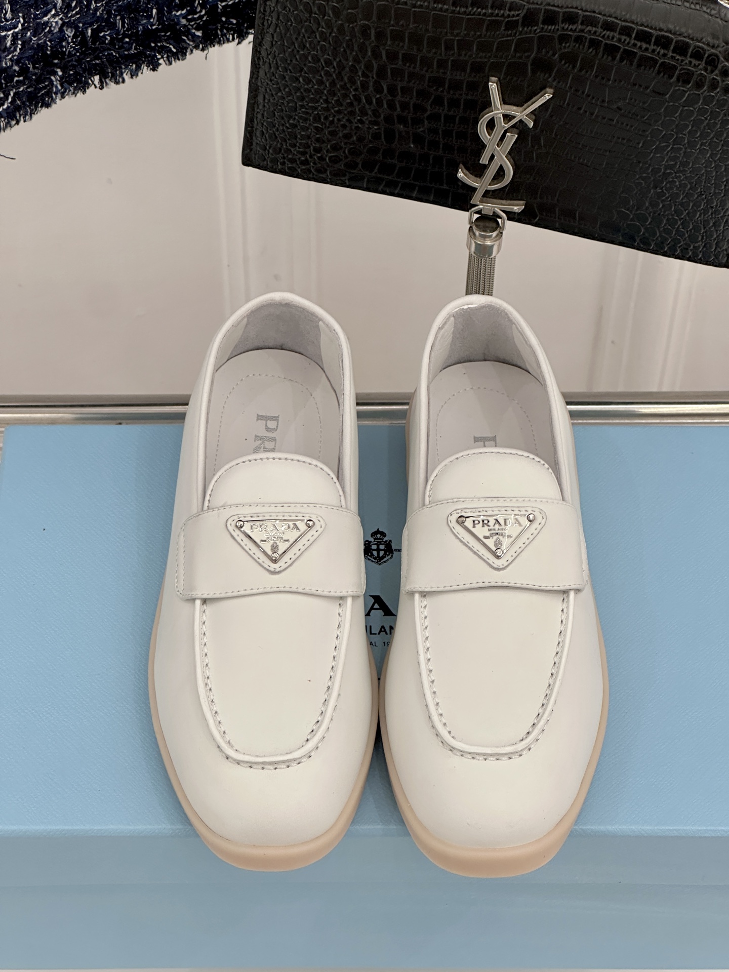 Prada/普拉达26WF新品复古老钱风三角标情侣款乐福鞋意式奢雅与现代休闲的完美融合情侣同款定格低调高