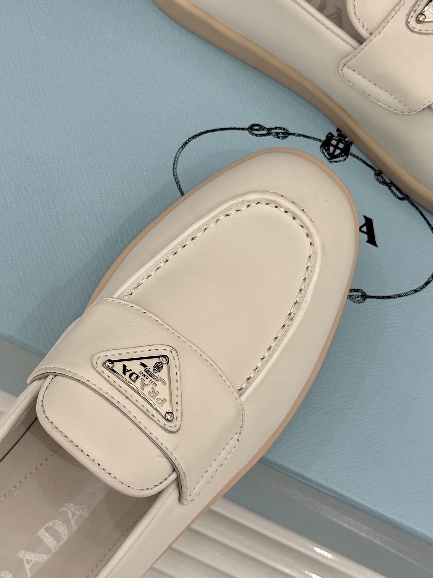 Prada/普拉达26WF新品复古老钱风三角标情侣款乐福鞋意式奢雅与现代休闲的完美融合情侣同款定格低调高