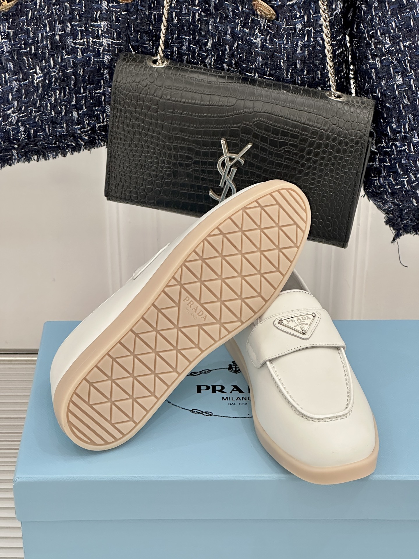 Prada/普拉达26WF新品复古老钱风三角标情侣款乐福鞋意式奢雅与现代休闲的完美融合情侣同款定格低调高