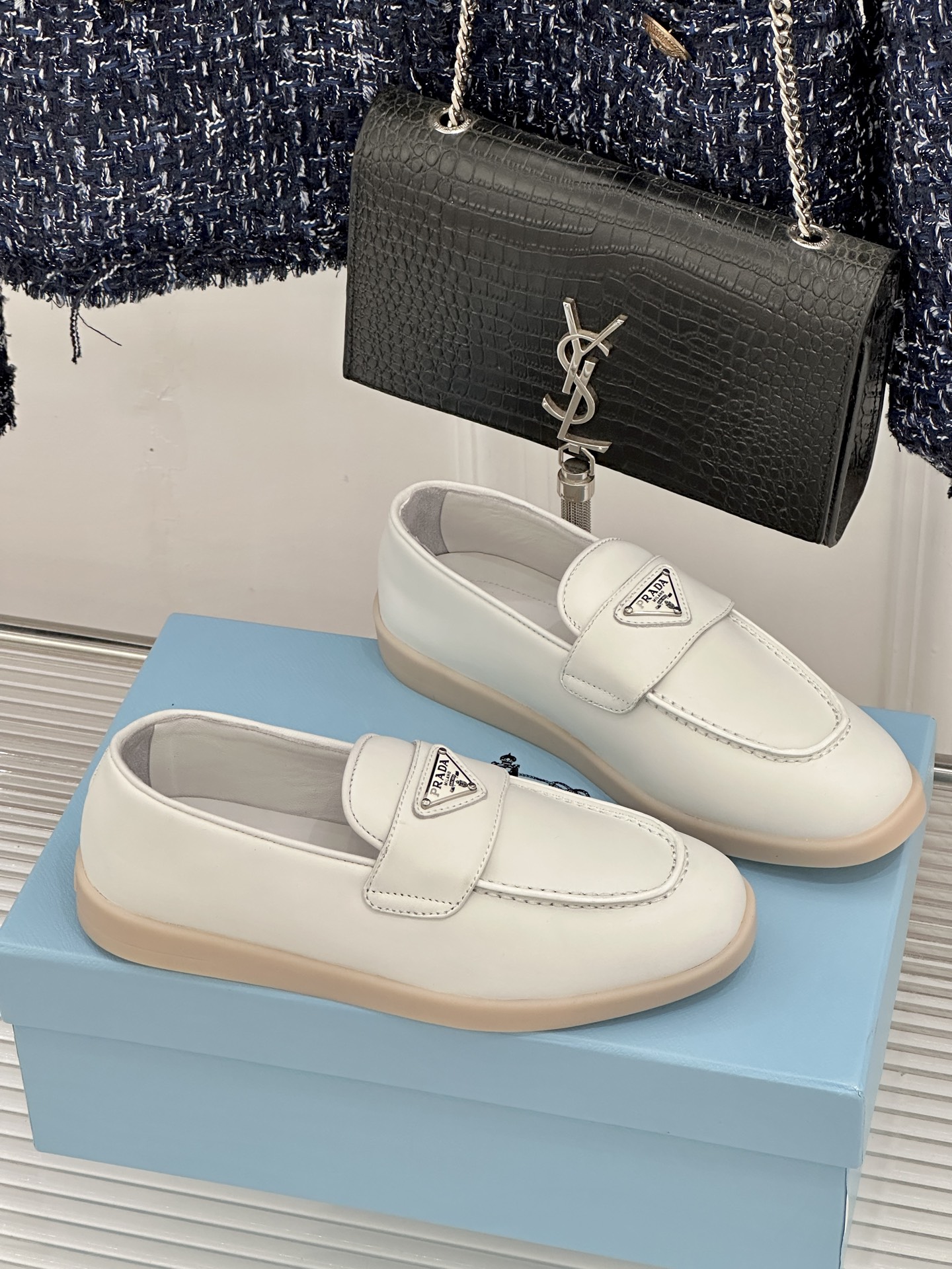 Prada/普拉达26WF新品复古老钱风三角标情侣款乐福鞋意式奢雅与现代休闲的完美融合情侣同款定格低调高