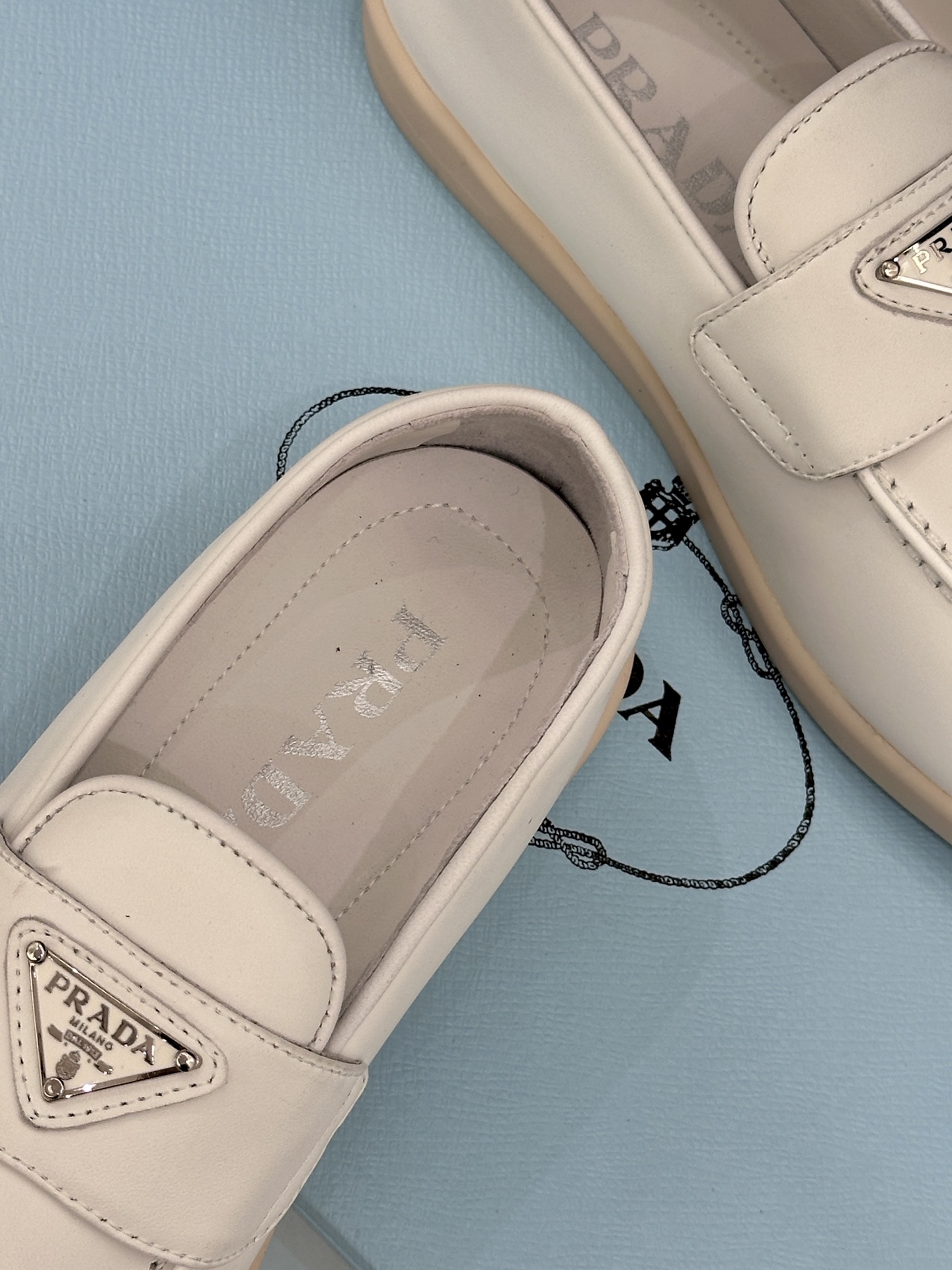 Prada/普拉达26WF新品复古老钱风三角标情侣款乐福鞋意式奢雅与现代休闲的完美融合情侣同款定格低调高