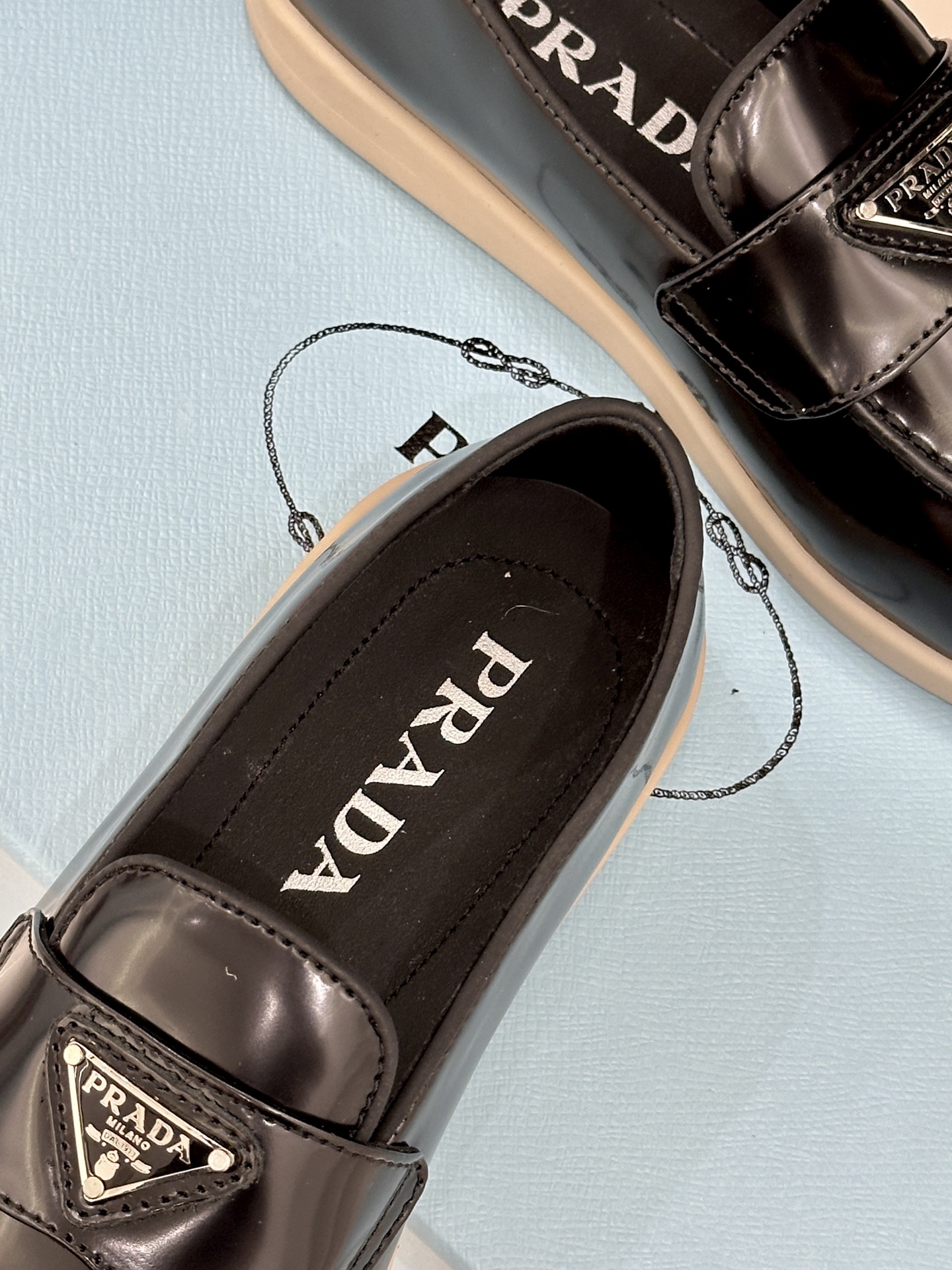 Prada/普拉达26WF新品复古老钱风三角标情侣款乐福鞋意式奢雅与现代休闲的完美融合情侣同款定格低调高