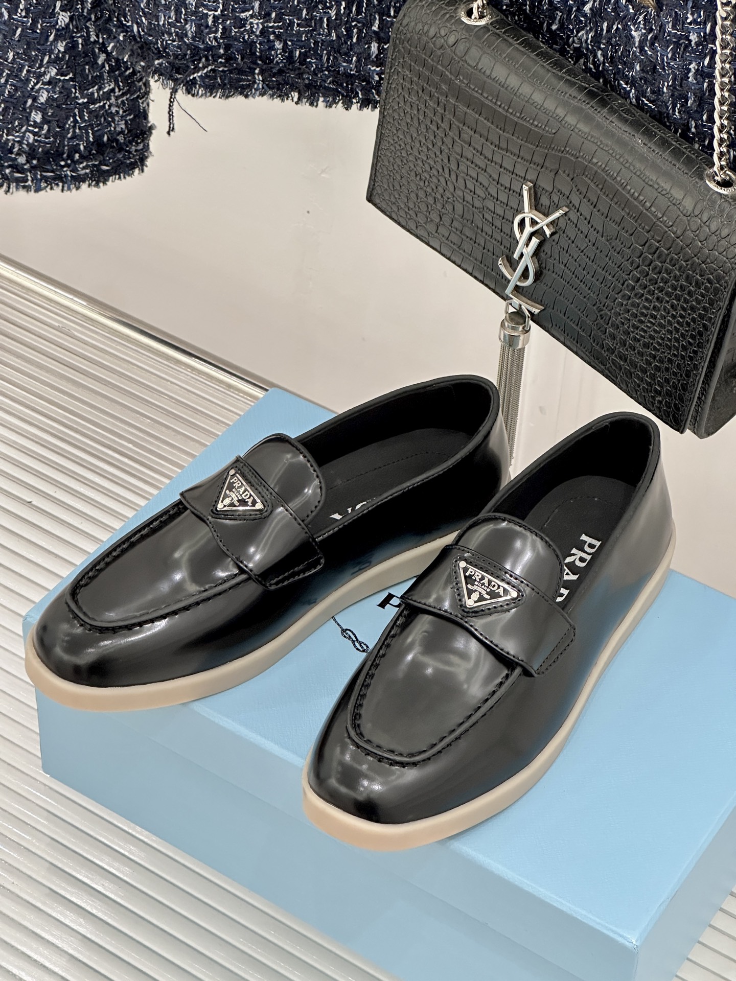 Prada/普拉达26WF新品复古老钱风三角标情侣款乐福鞋意式奢雅与现代休闲的完美融合情侣同款定格低调高