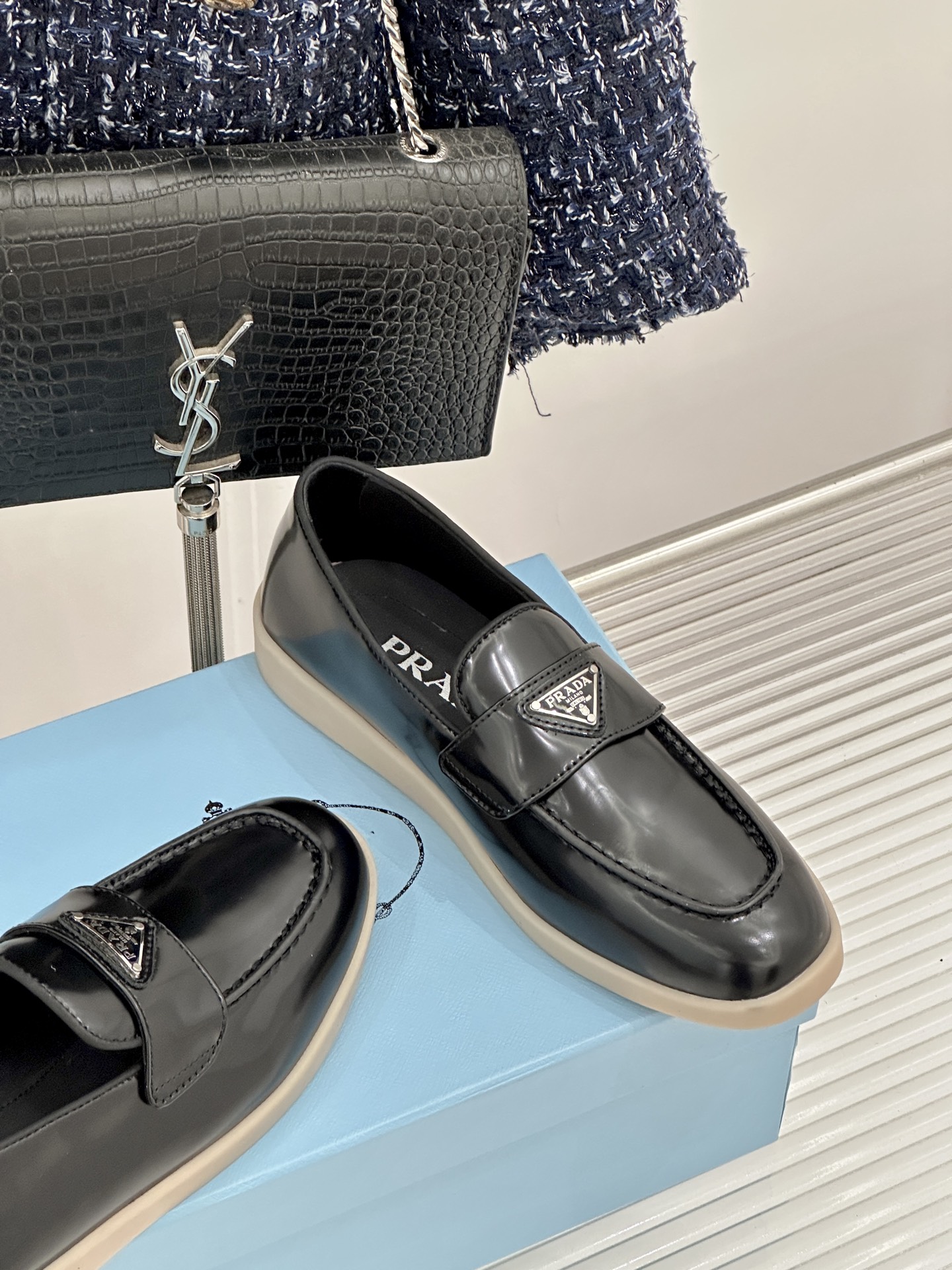 Prada/普拉达26WF新品复古老钱风三角标情侣款乐福鞋意式奢雅与现代休闲的完美融合情侣同款定格低调高