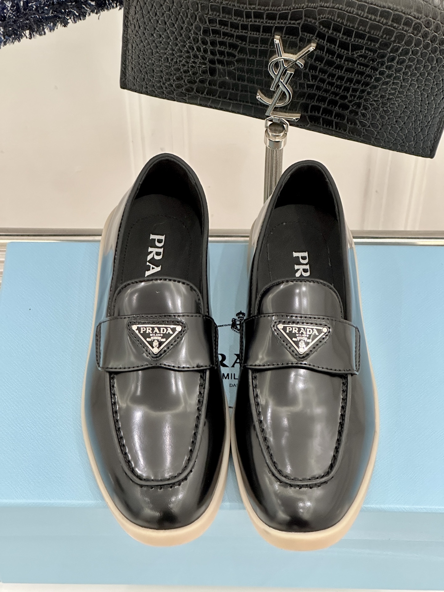 Prada/普拉达26WF新品复古老钱风三角标情侣款乐福鞋意式奢雅与现代休闲的完美融合情侣同款定格低调高