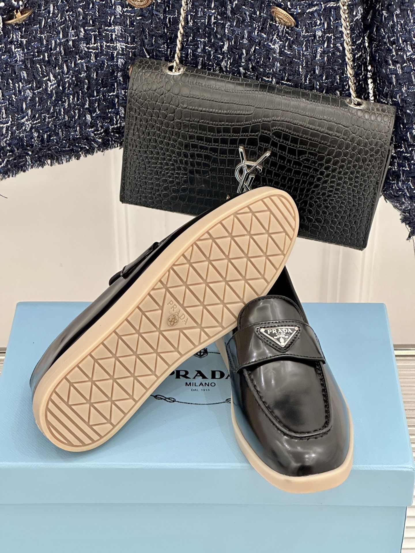 Prada/普拉达26WF新品复古老钱风三角标情侣款乐福鞋意式奢雅与现代休闲的完美融合情侣同款定格低调高