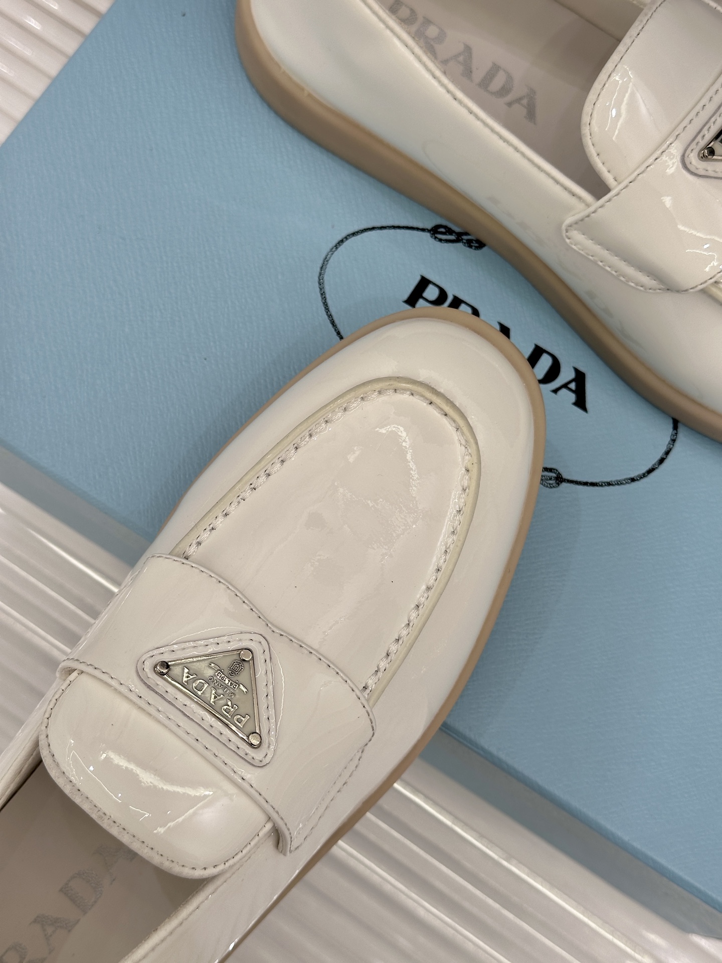 Prada/普拉达26WF新品复古老钱风三角标情侣款乐福鞋意式奢雅与现代休闲的完美融合情侣同款定格低调高