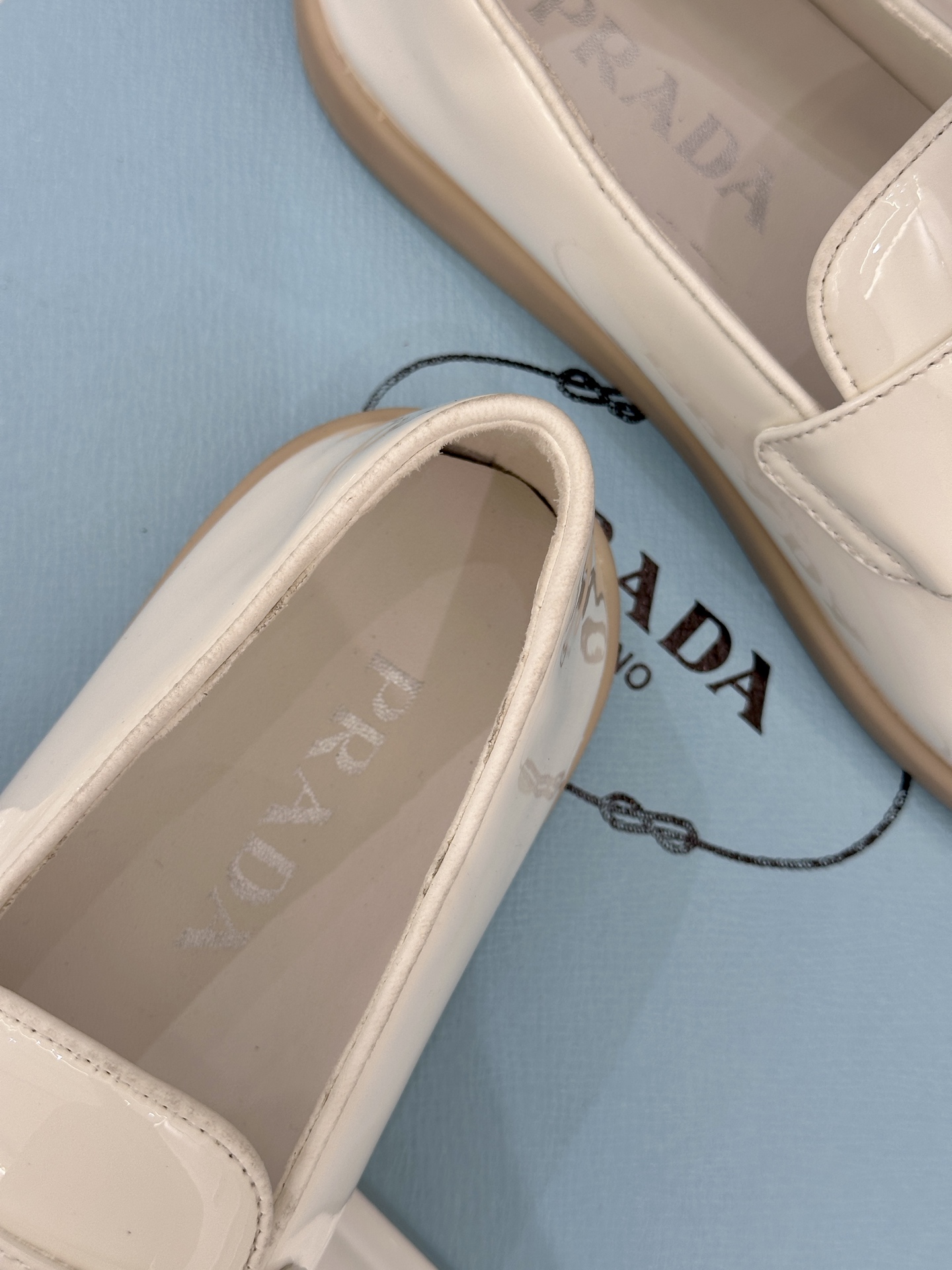 Prada/普拉达26WF新品复古老钱风三角标情侣款乐福鞋意式奢雅与现代休闲的完美融合情侣同款定格低调高