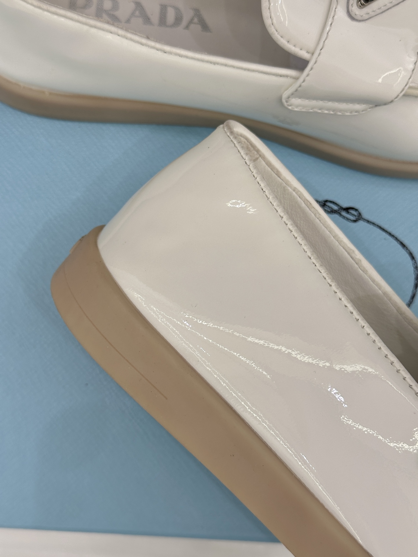 Prada/普拉达26WF新品复古老钱风三角标情侣款乐福鞋意式奢雅与现代休闲的完美融合情侣同款定格低调高