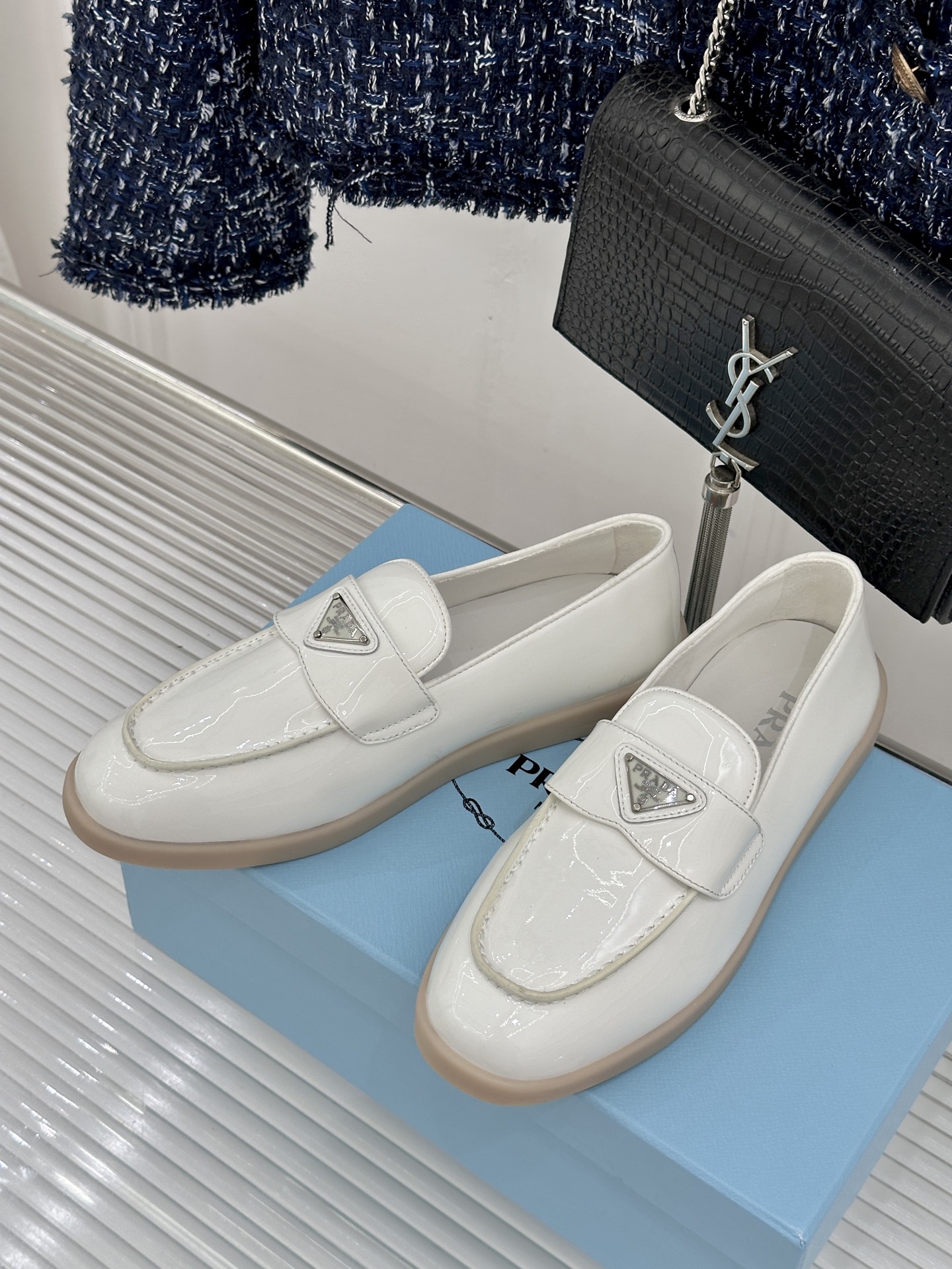 Prada/普拉达26WF新品复古老钱风三角标情侣款乐福鞋意式奢雅与现代休闲的完美融合情侣同款定格低调高