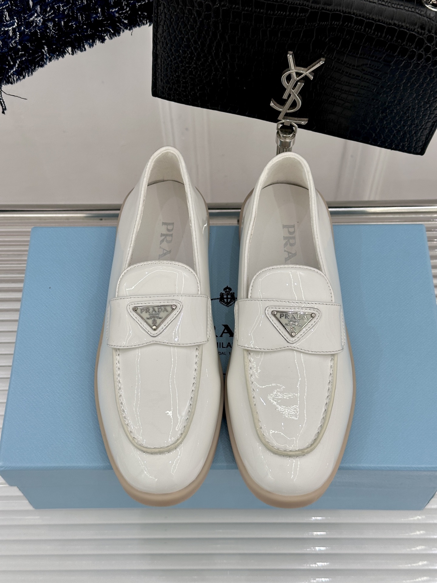 Prada/普拉达26WF新品复古老钱风三角标情侣款乐福鞋意式奢雅与现代休闲的完美融合情侣同款定格低调高