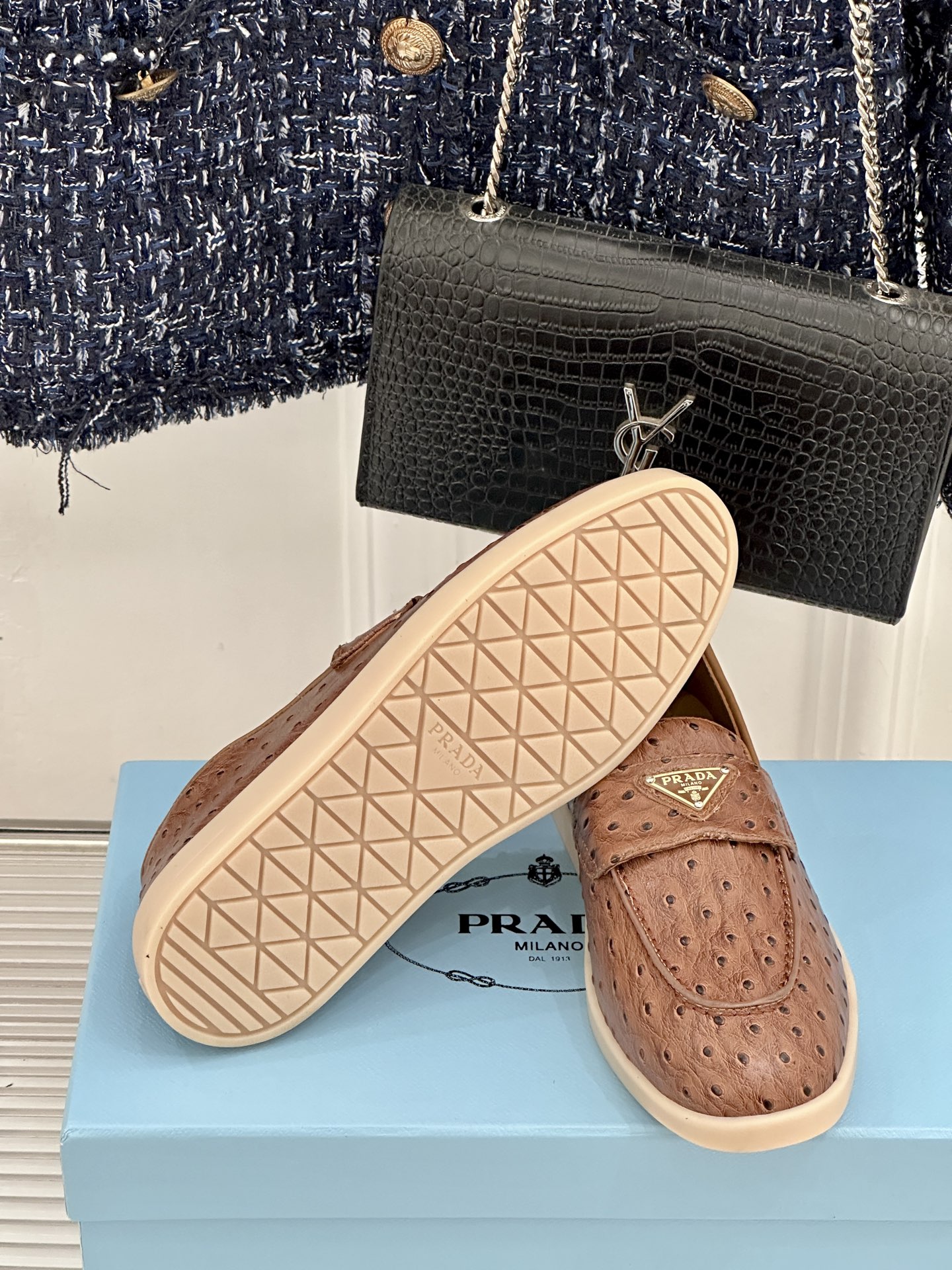 Prada/普拉达26WF新品复古老钱风三角标情侣款乐福鞋意式奢雅与现代休闲的完美融合情侣同款定格低调高