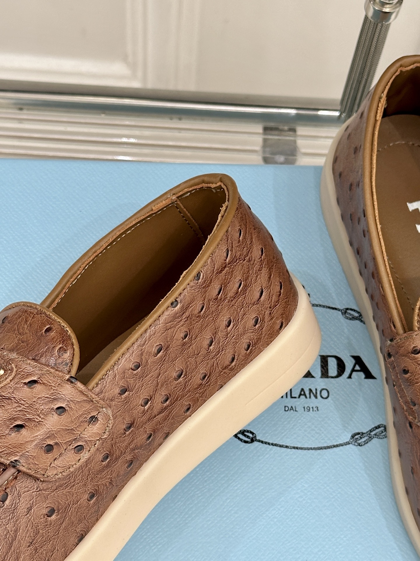 Prada/普拉达26WF新品复古老钱风三角标情侣款乐福鞋意式奢雅与现代休闲的完美融合情侣同款定格低调高