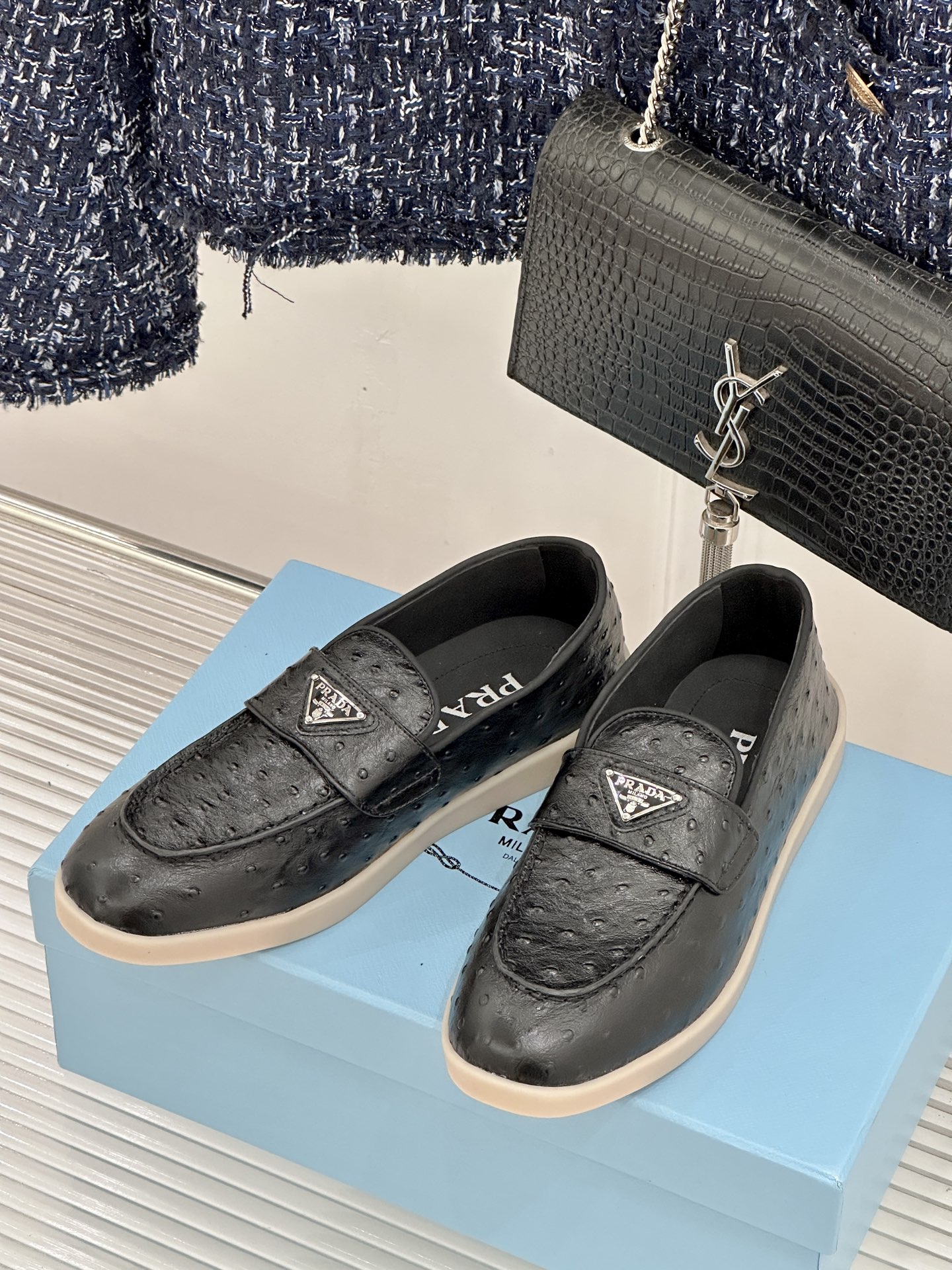 Prada/普拉达26WF新品复古老钱风三角标情侣款乐福鞋意式奢雅与现代休闲的完美融合情侣同款定格低调高