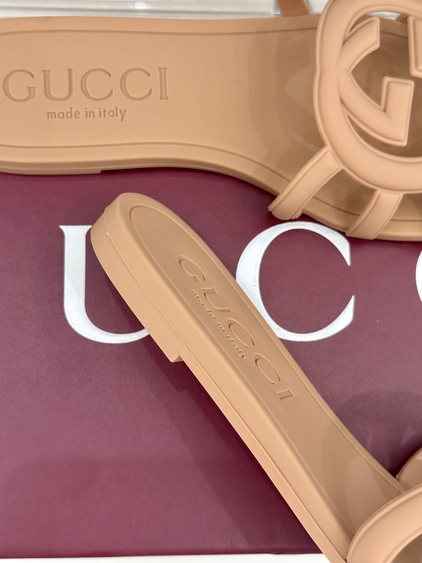 Gucci/古驰26WF新品双G果冻拖鞋续写Lido系列意式海岸风情将70年代典藏符号化作夏日奢适日常 
