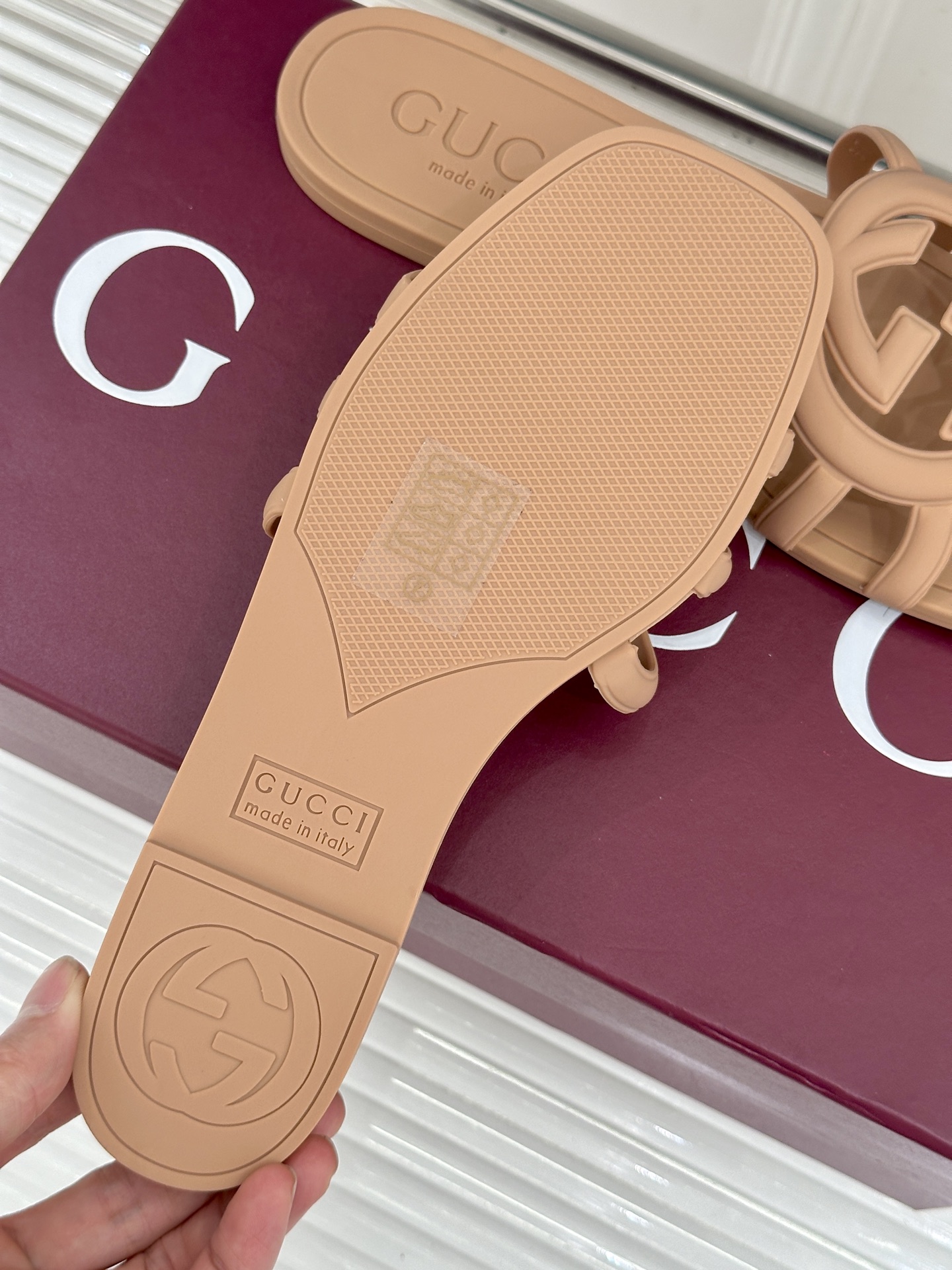 Gucci/古驰26WF新品双G果冻拖鞋续写Lido系列意式海岸风情将70年代典藏符号化作夏日奢适日常 