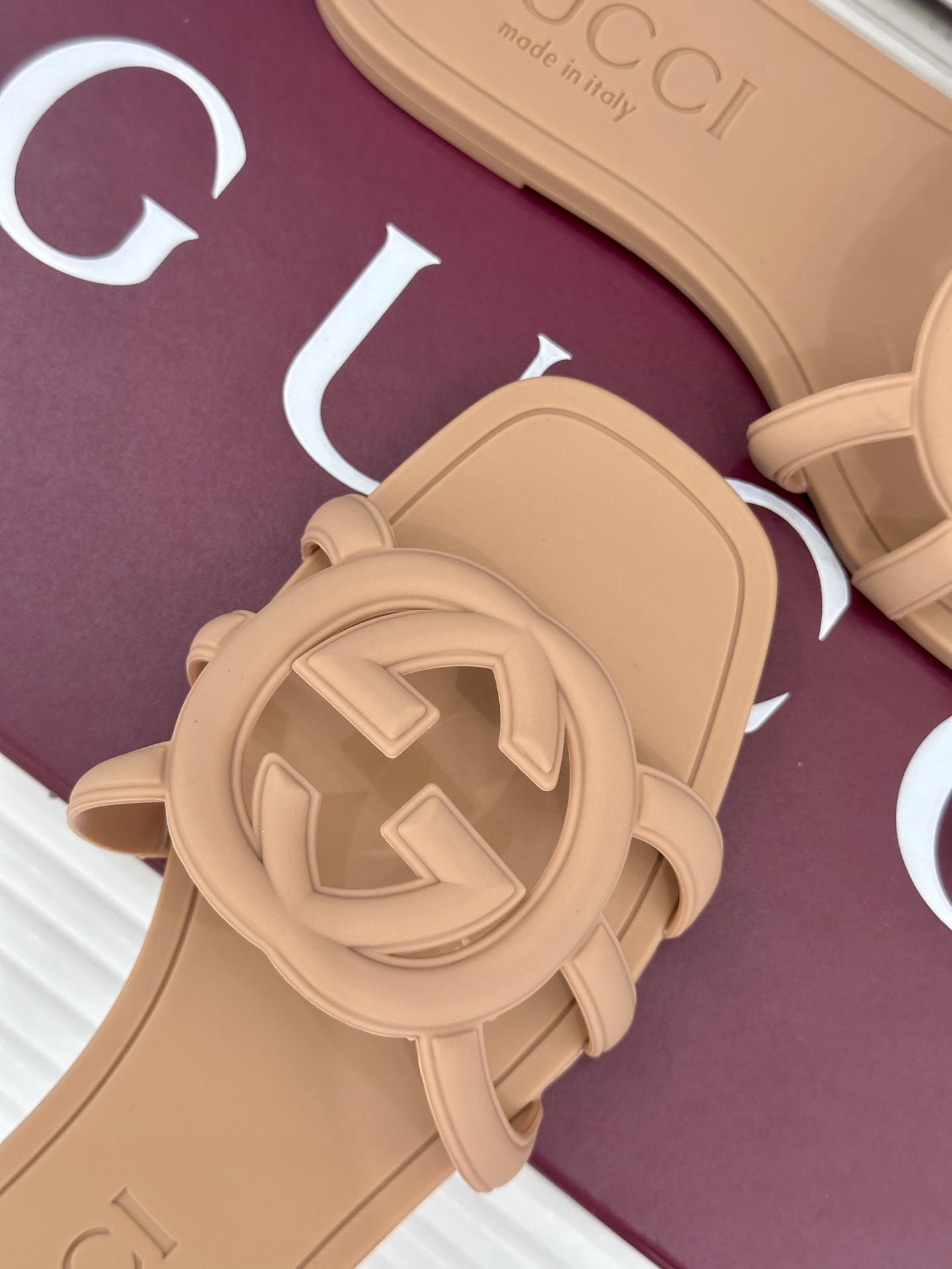 Gucci/古驰26WF新品双G果冻拖鞋续写Lido系列意式海岸风情将70年代典藏符号化作夏日奢适日常 