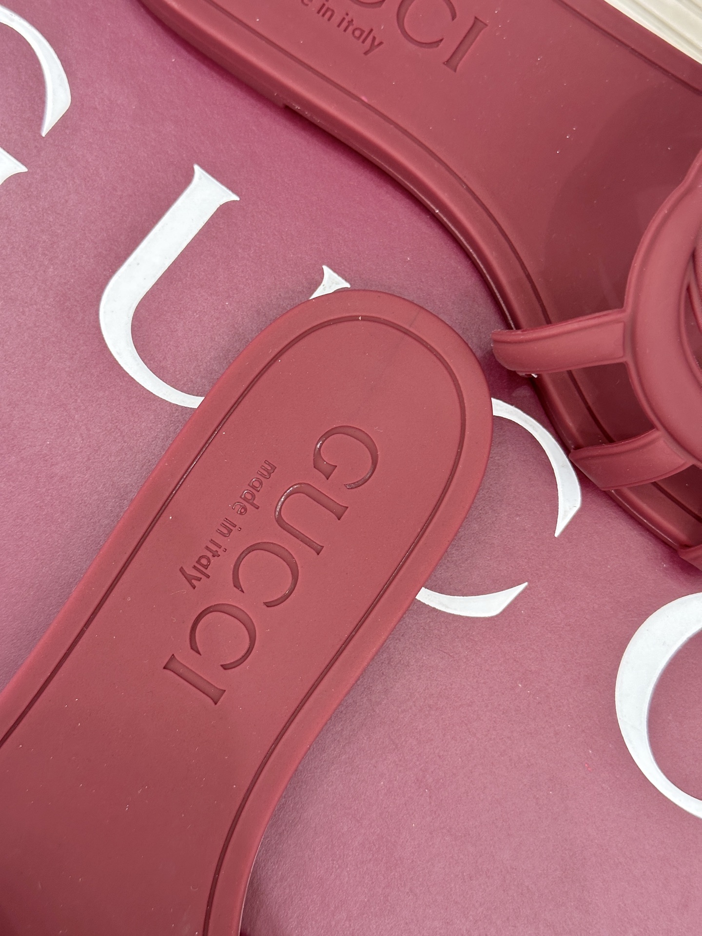 Gucci/古驰26WF新品双G果冻拖鞋续写Lido系列意式海岸风情将70年代典藏符号化作夏日奢适日常 
