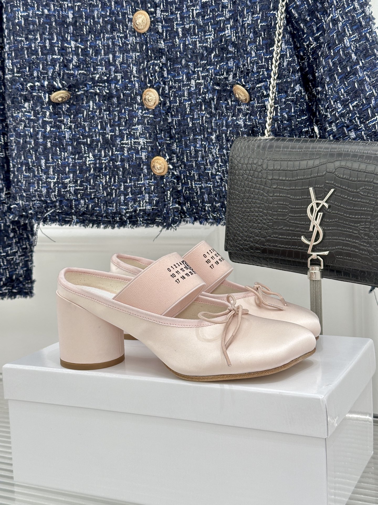 MaisonMargiela｜MM6马吉拉经典Jennie同款弹力带粗跟芭蕾舞半拖这款芭蕾风半拖自带轻奢