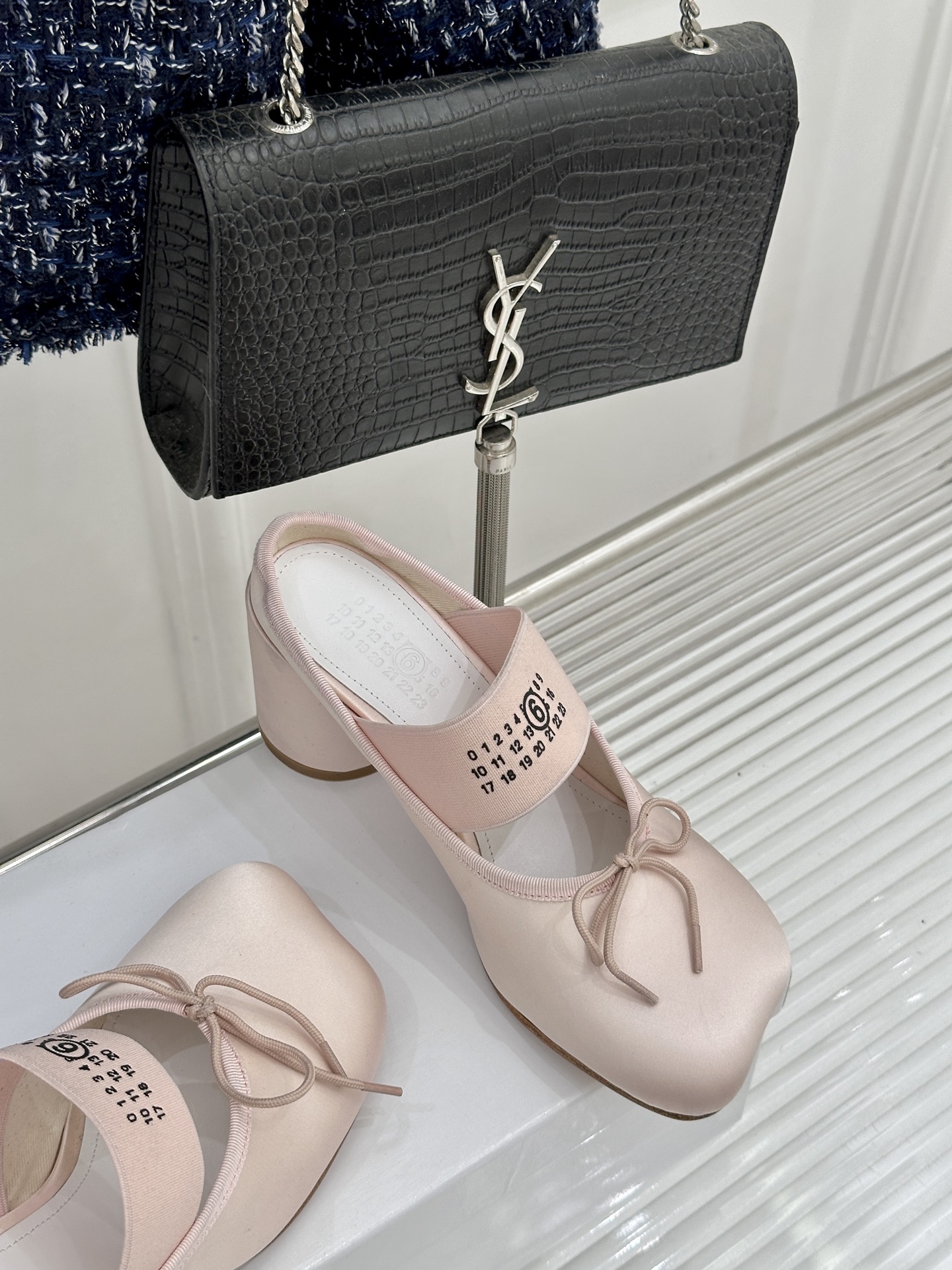 MaisonMargiela｜MM6马吉拉经典Jennie同款弹力带粗跟芭蕾舞半拖这款芭蕾风半拖自带轻奢