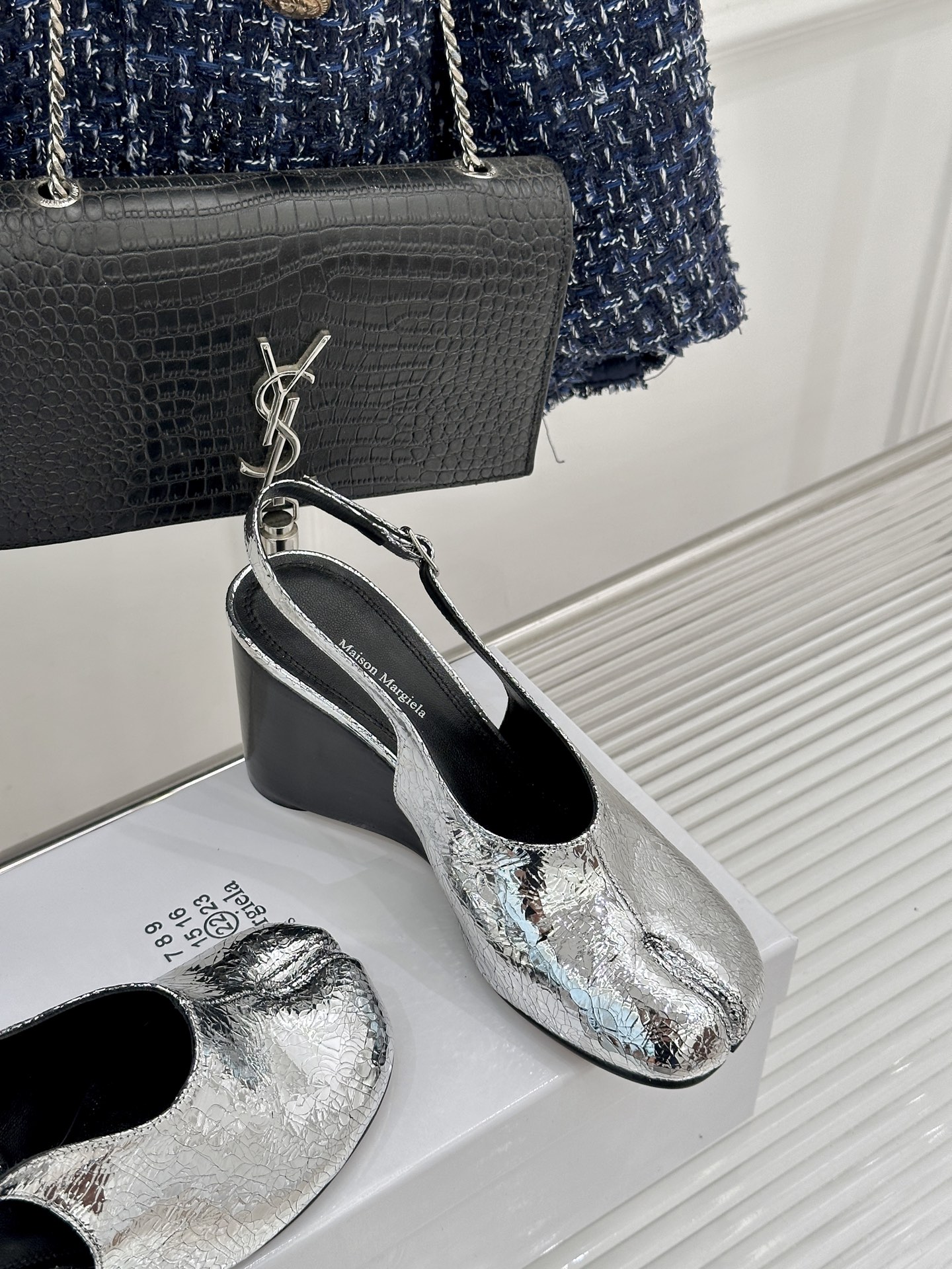 MaisonMargiela｜MM6马吉拉复古分趾坡跟玛丽珍凉鞋MaisonMargiela又又又放大招