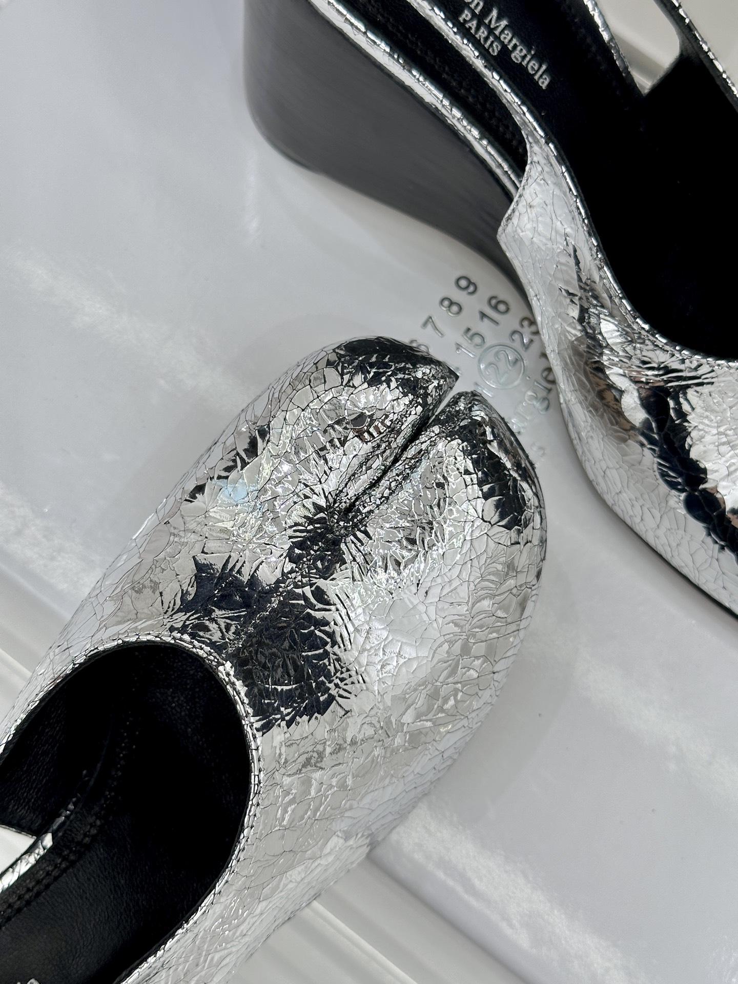 MaisonMargiela｜MM6马吉拉复古分趾坡跟玛丽珍凉鞋MaisonMargiela又又又放大招