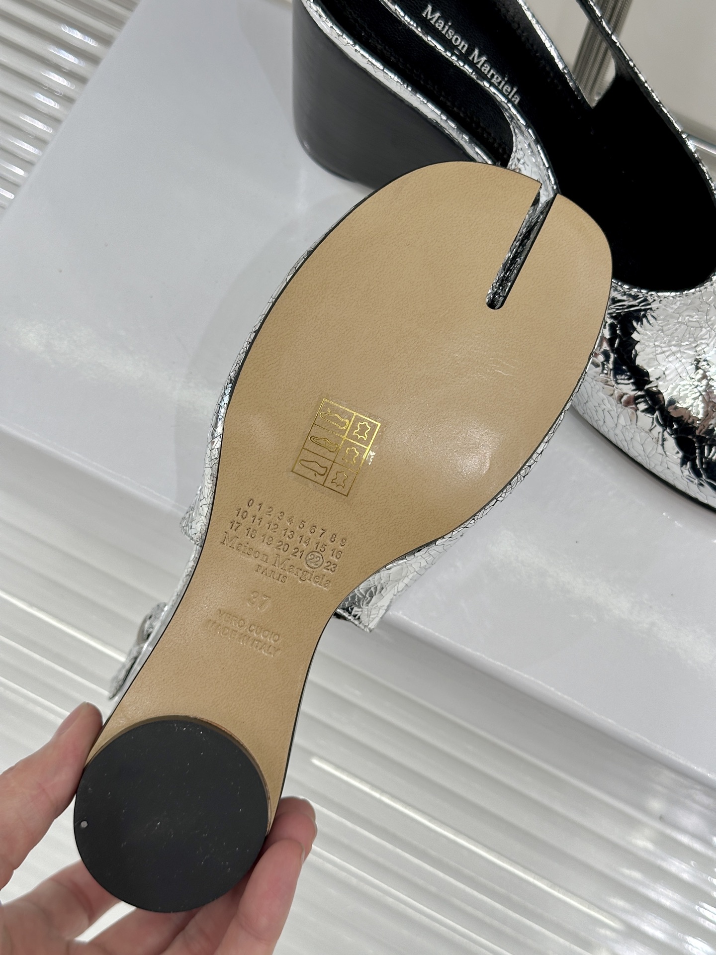 MaisonMargiela｜MM6马吉拉复古分趾坡跟玛丽珍凉鞋MaisonMargiela又又又放大招