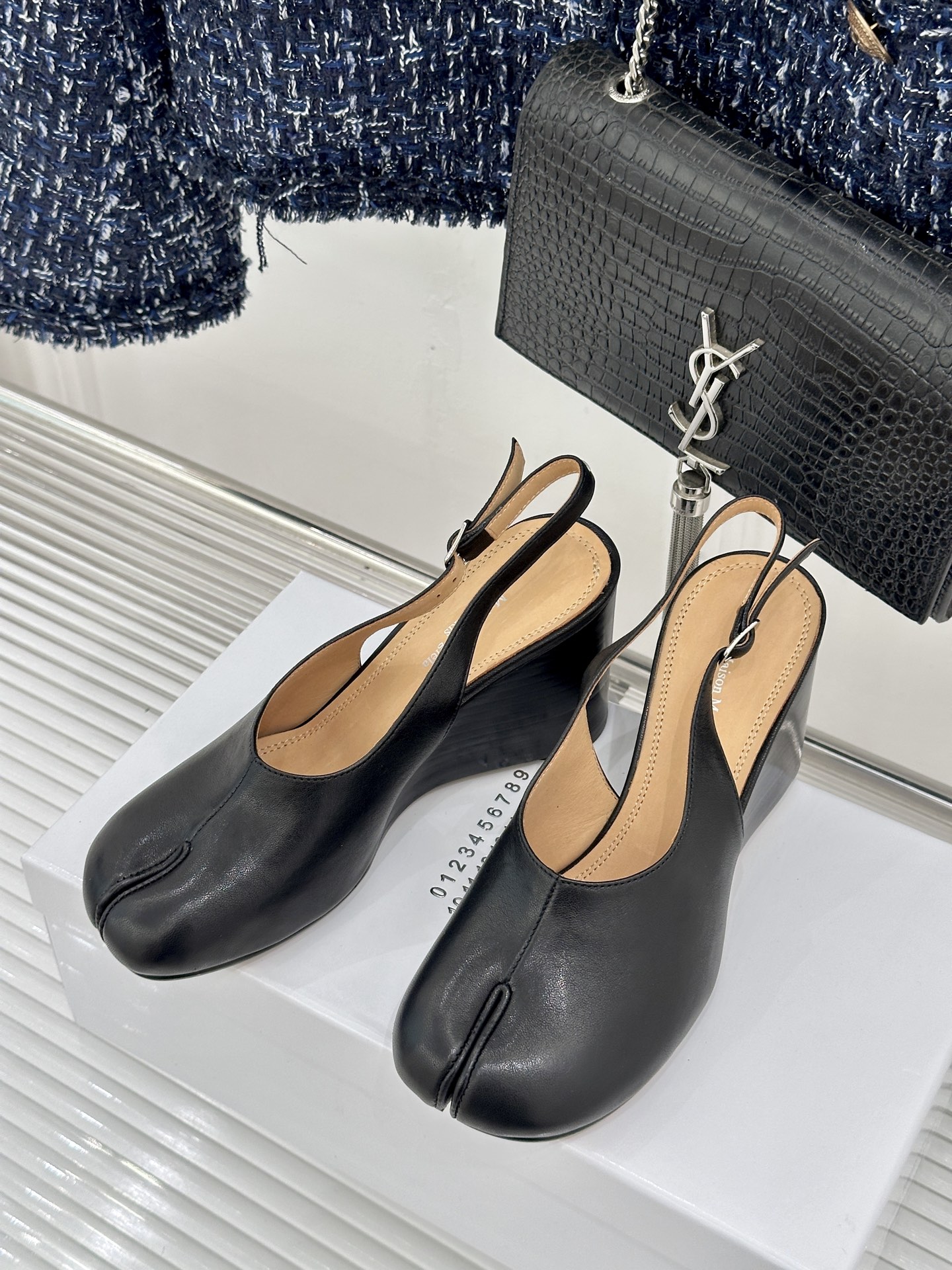 MaisonMargiela｜MM6马吉拉复古分趾坡跟玛丽珍凉鞋MaisonMargiela又又又放大招