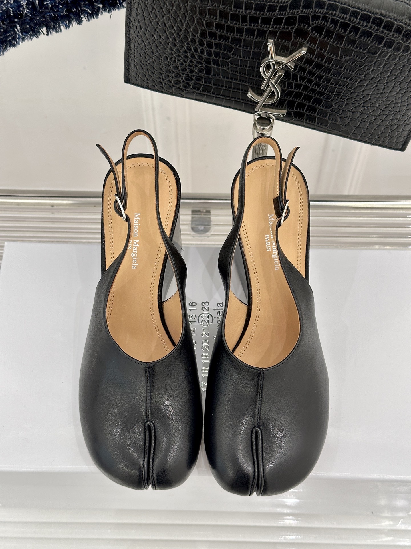 MaisonMargiela｜MM6马吉拉复古分趾坡跟玛丽珍凉鞋MaisonMargiela又又又放大招