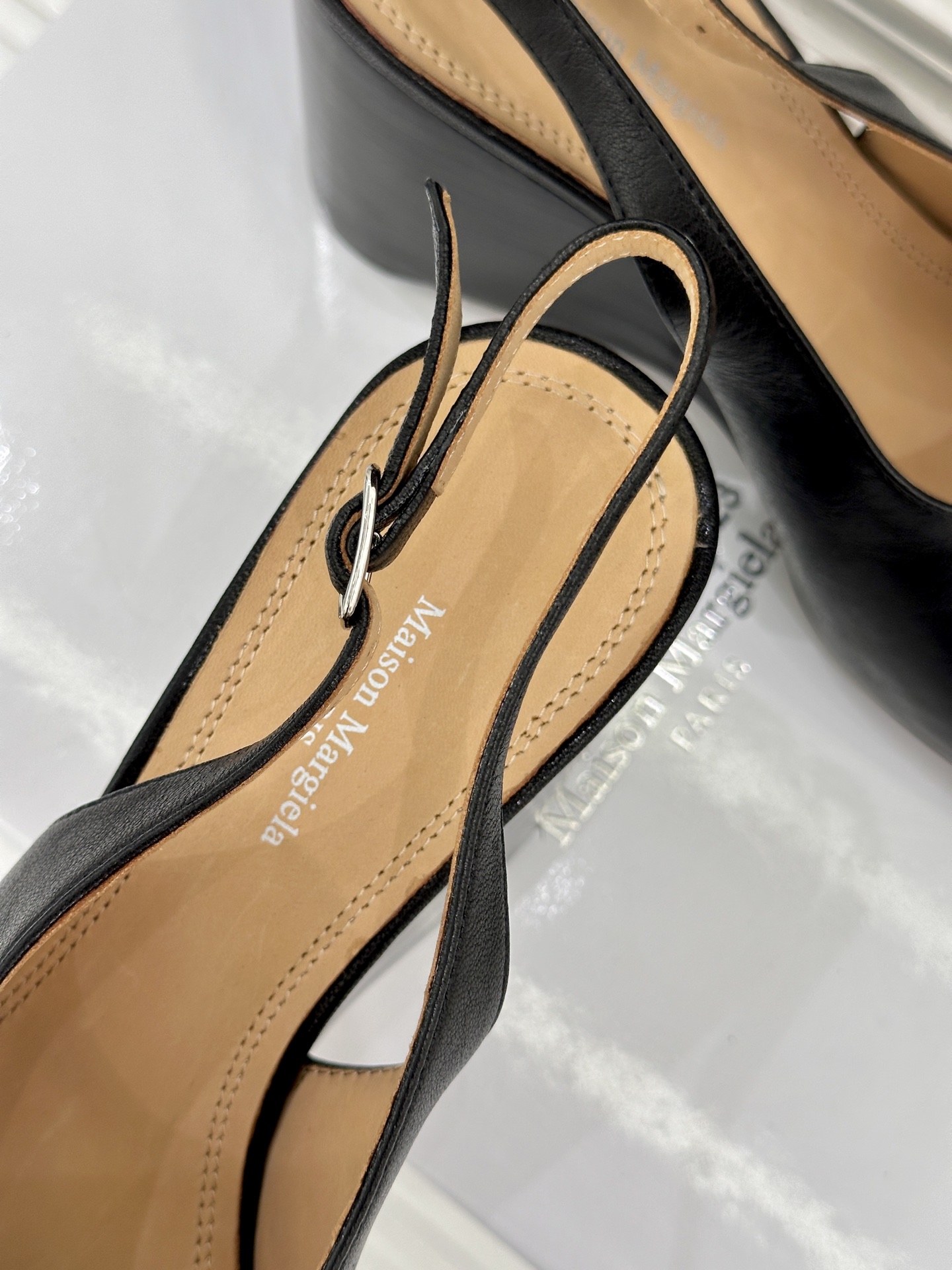 MaisonMargiela｜MM6马吉拉复古分趾坡跟玛丽珍凉鞋MaisonMargiela又又又放大招