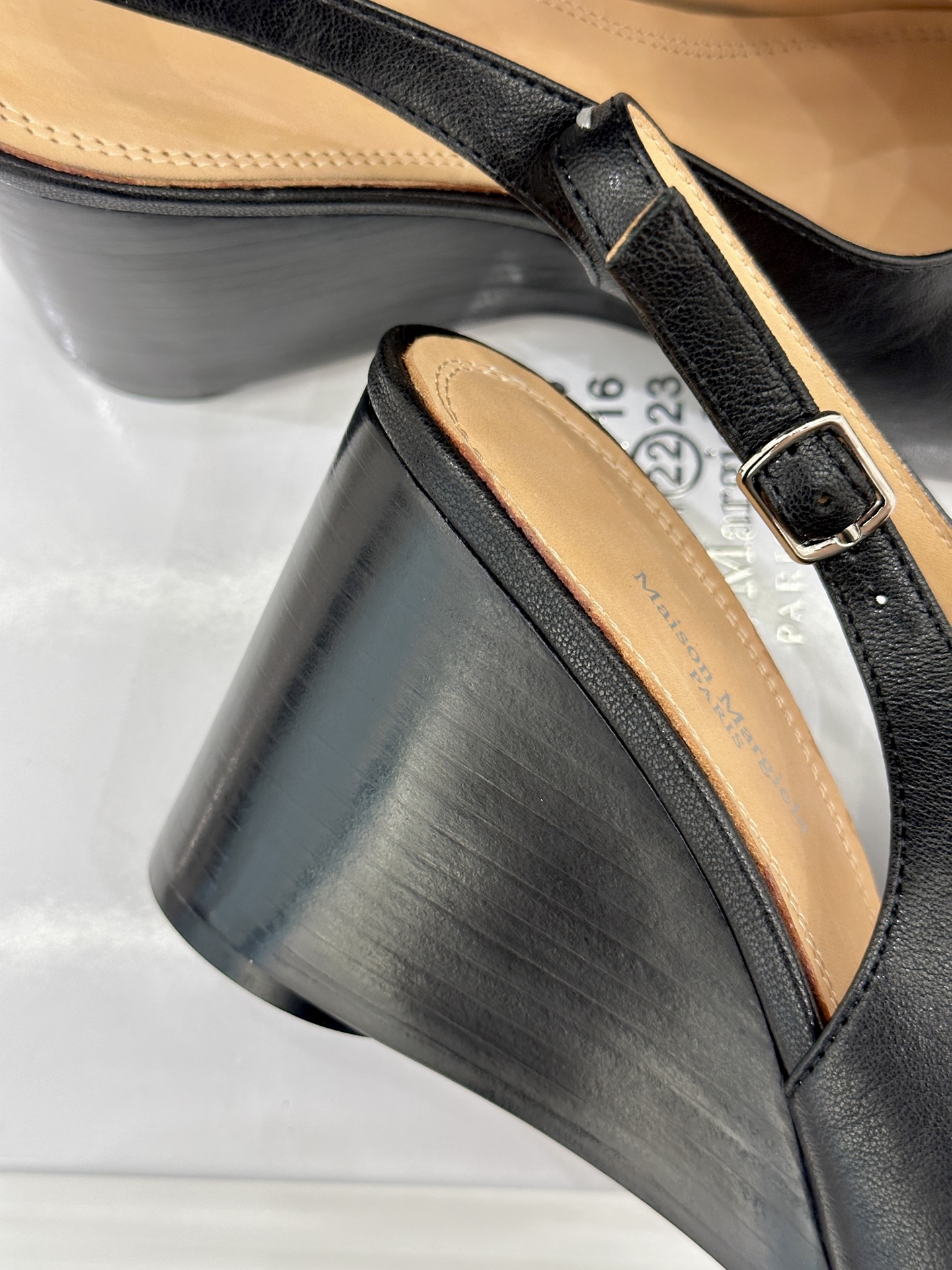 MaisonMargiela｜MM6马吉拉复古分趾坡跟玛丽珍凉鞋MaisonMargiela又又又放大招