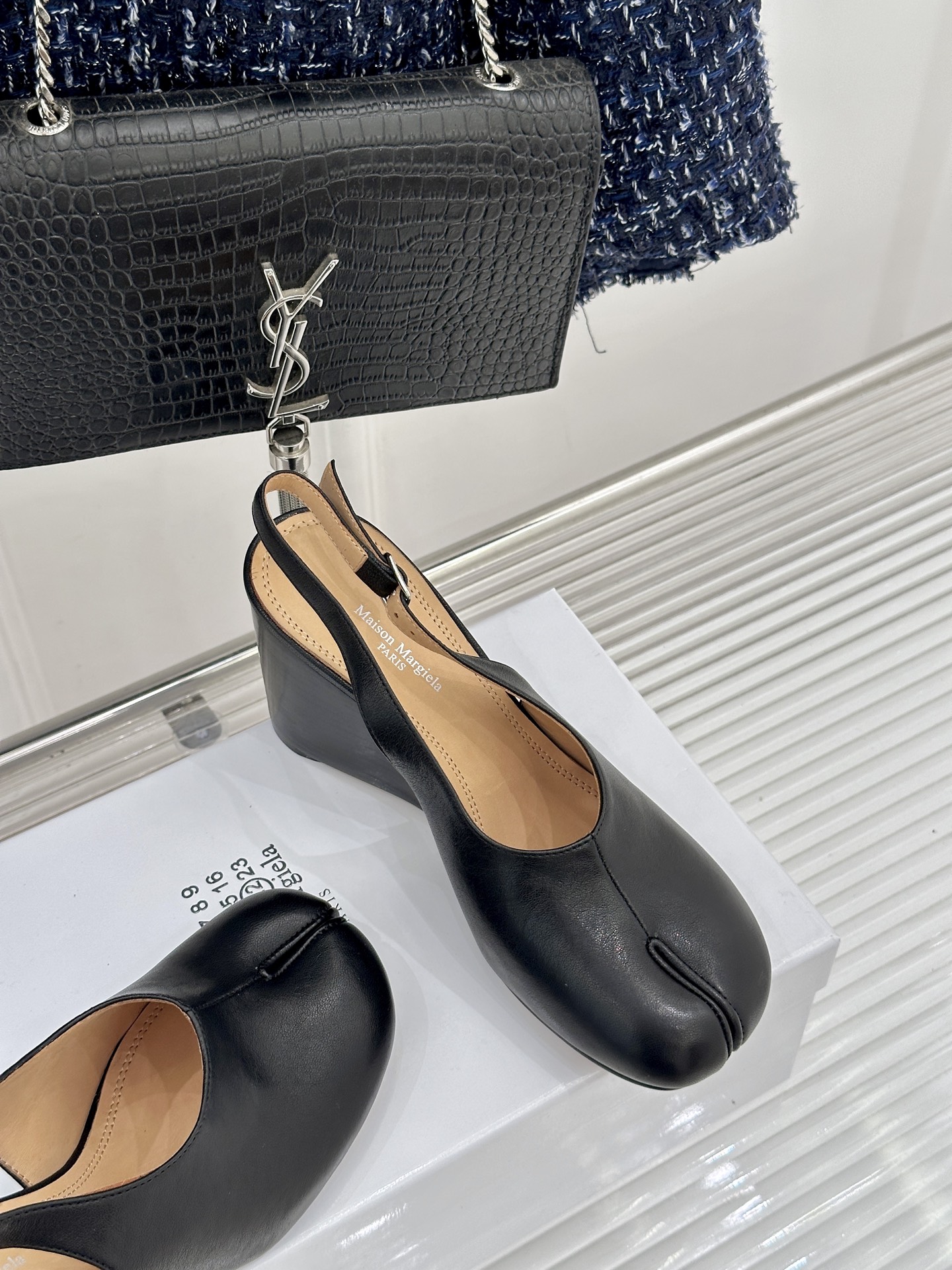MaisonMargiela｜MM6马吉拉复古分趾坡跟玛丽珍凉鞋MaisonMargiela又又又放大招