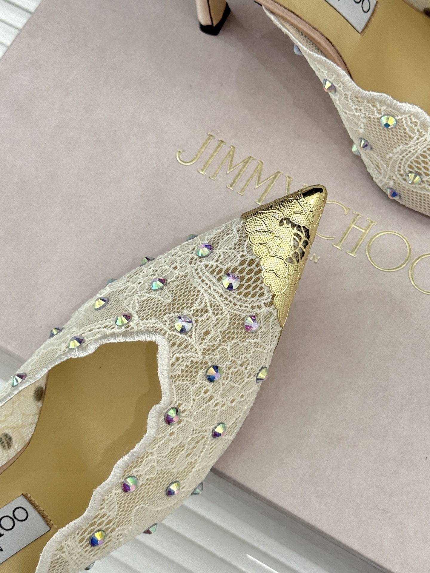 Jimmy Choo/吉米周26WF新品水钻蕾丝金属头高跟拖鞋承袭品牌30年英伦奢雅基因这款凉鞋解锁现代