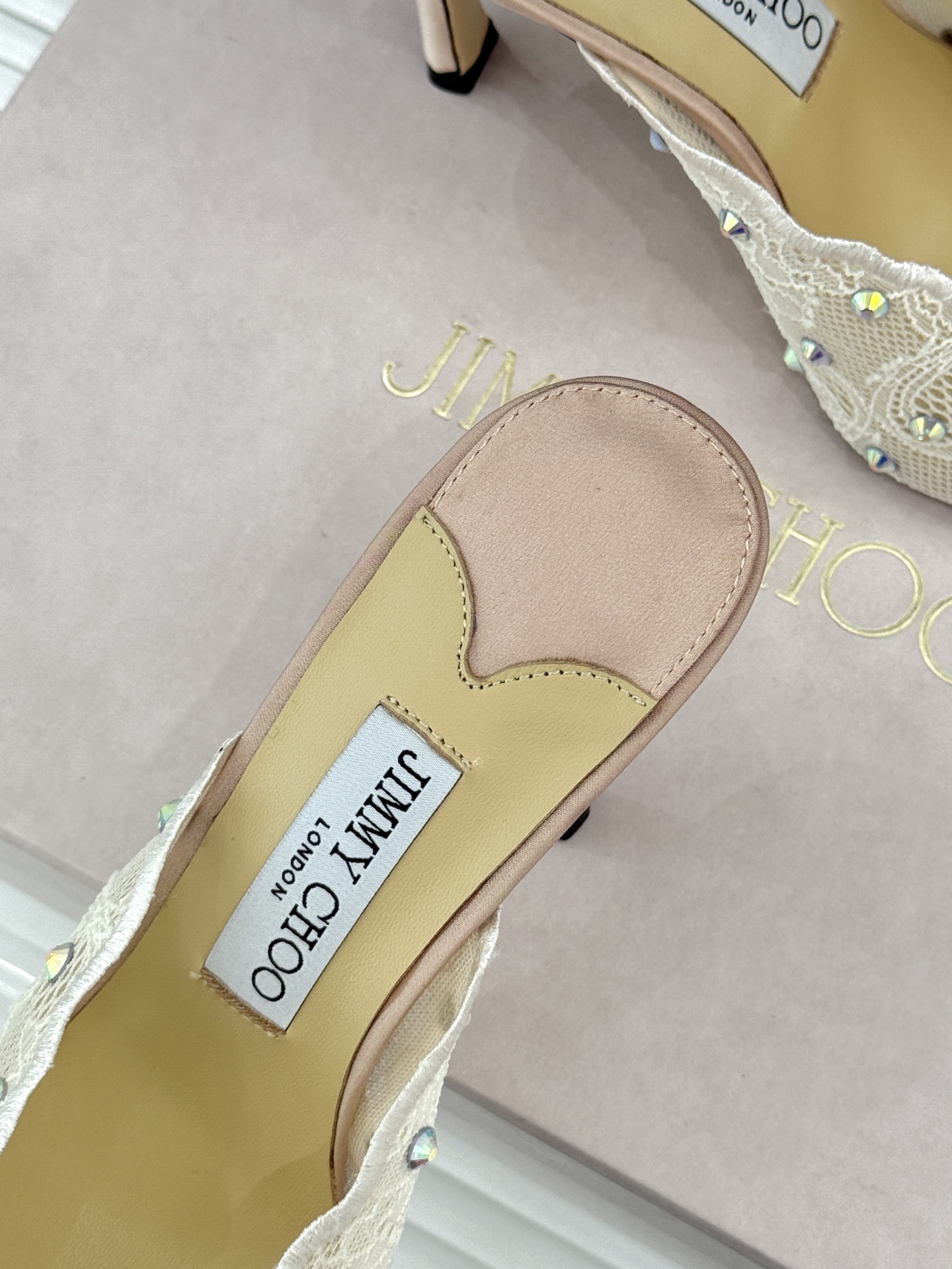 Jimmy Choo/吉米周26WF新品水钻蕾丝金属头高跟拖鞋承袭品牌30年英伦奢雅基因这款凉鞋解锁现代