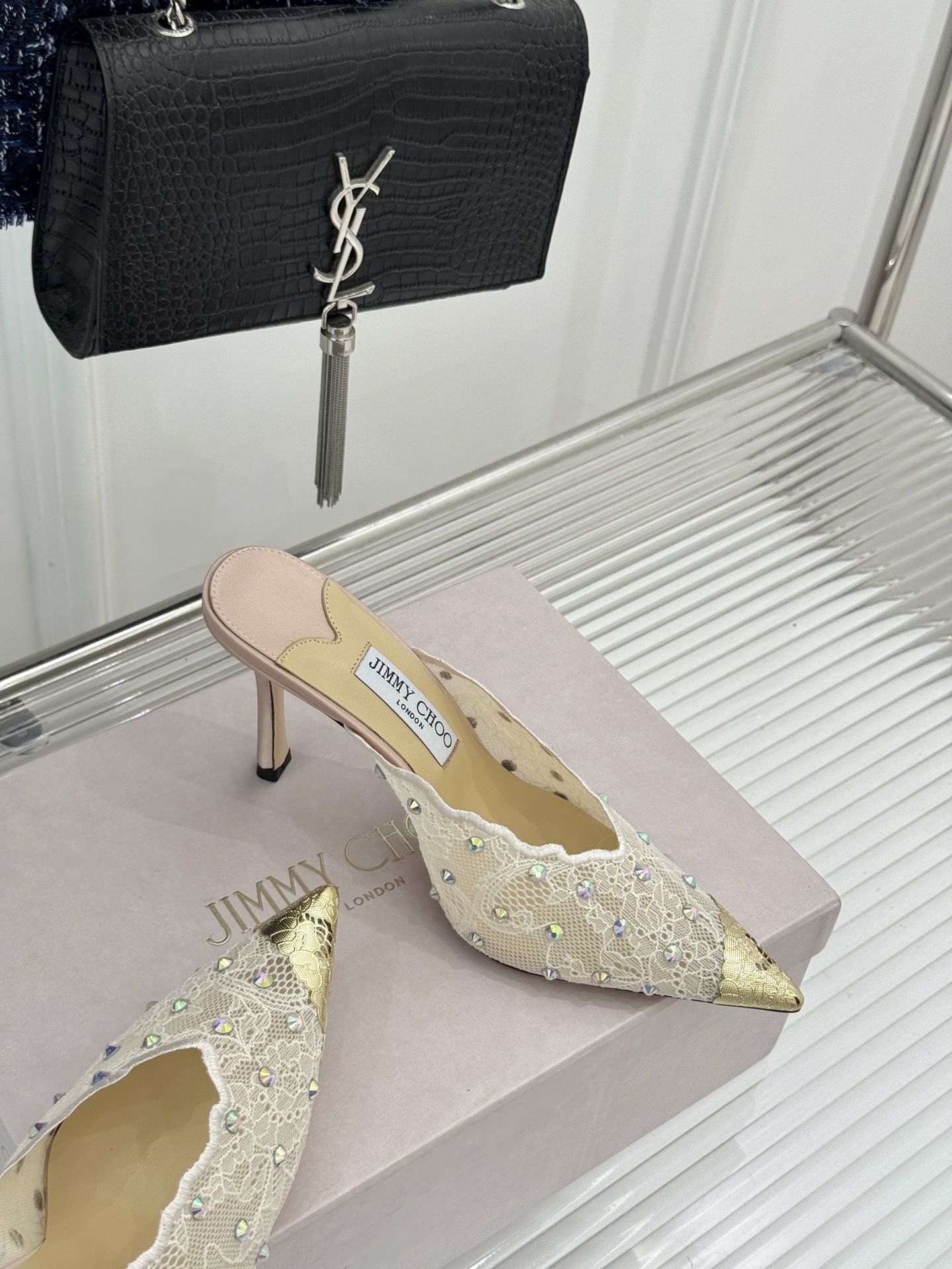 Jimmy Choo/吉米周26WF新品水钻蕾丝金属头高跟拖鞋承袭品牌30年英伦奢雅基因这款凉鞋解锁现代