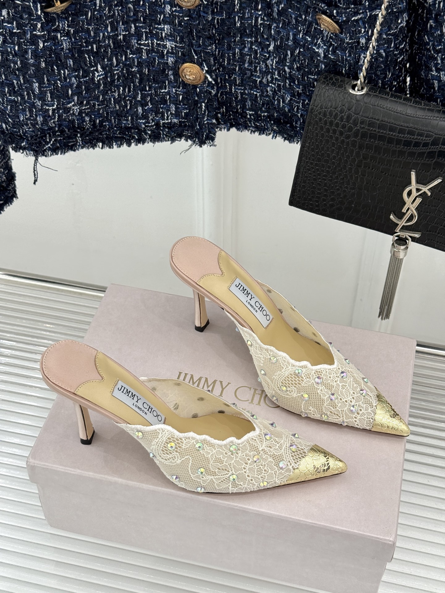 Jimmy Choo/吉米周26WF新品水钻蕾丝金属头高跟拖鞋承袭品牌30年英伦奢雅基因这款凉鞋解锁现代
