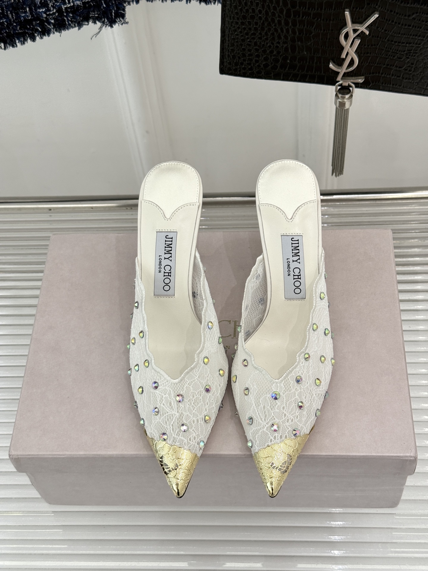 Jimmy Choo/吉米周26WF新品水钻蕾丝金属头高跟拖鞋承袭品牌30年英伦奢雅基因这款凉鞋解锁现代