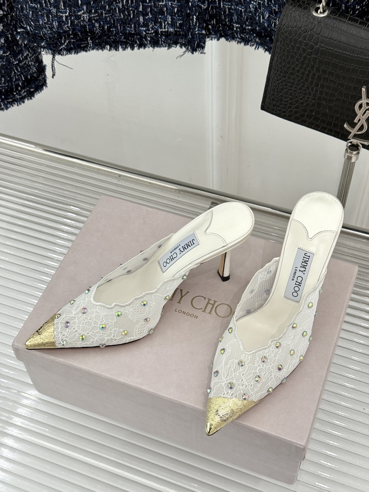Jimmy Choo/吉米周26WF新品水钻蕾丝金属头高跟拖鞋承袭品牌30年英伦奢雅基因这款凉鞋解锁现代