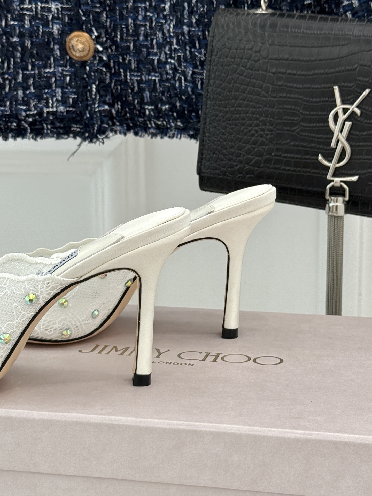Jimmy Choo/吉米周26WF新品水钻蕾丝金属头高跟拖鞋承袭品牌30年英伦奢雅基因这款凉鞋解锁现代
