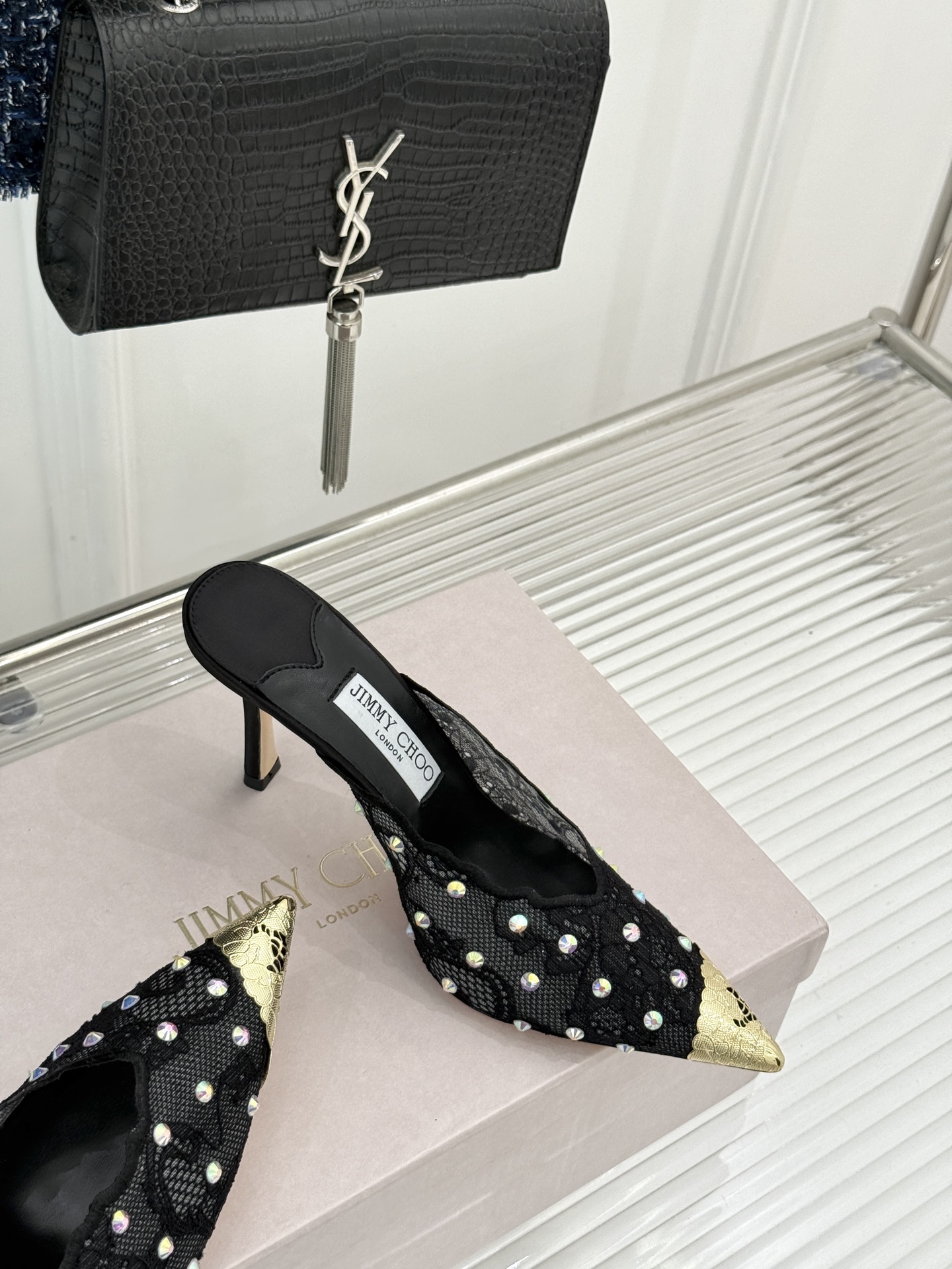 Jimmy Choo/吉米周26WF新品水钻蕾丝金属头高跟拖鞋承袭品牌30年英伦奢雅基因这款凉鞋解锁现代