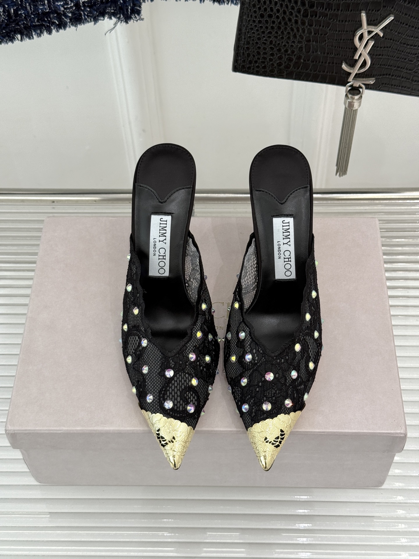 Jimmy Choo/吉米周26WF新品水钻蕾丝金属头高跟拖鞋承袭品牌30年英伦奢雅基因这款凉鞋解锁现代