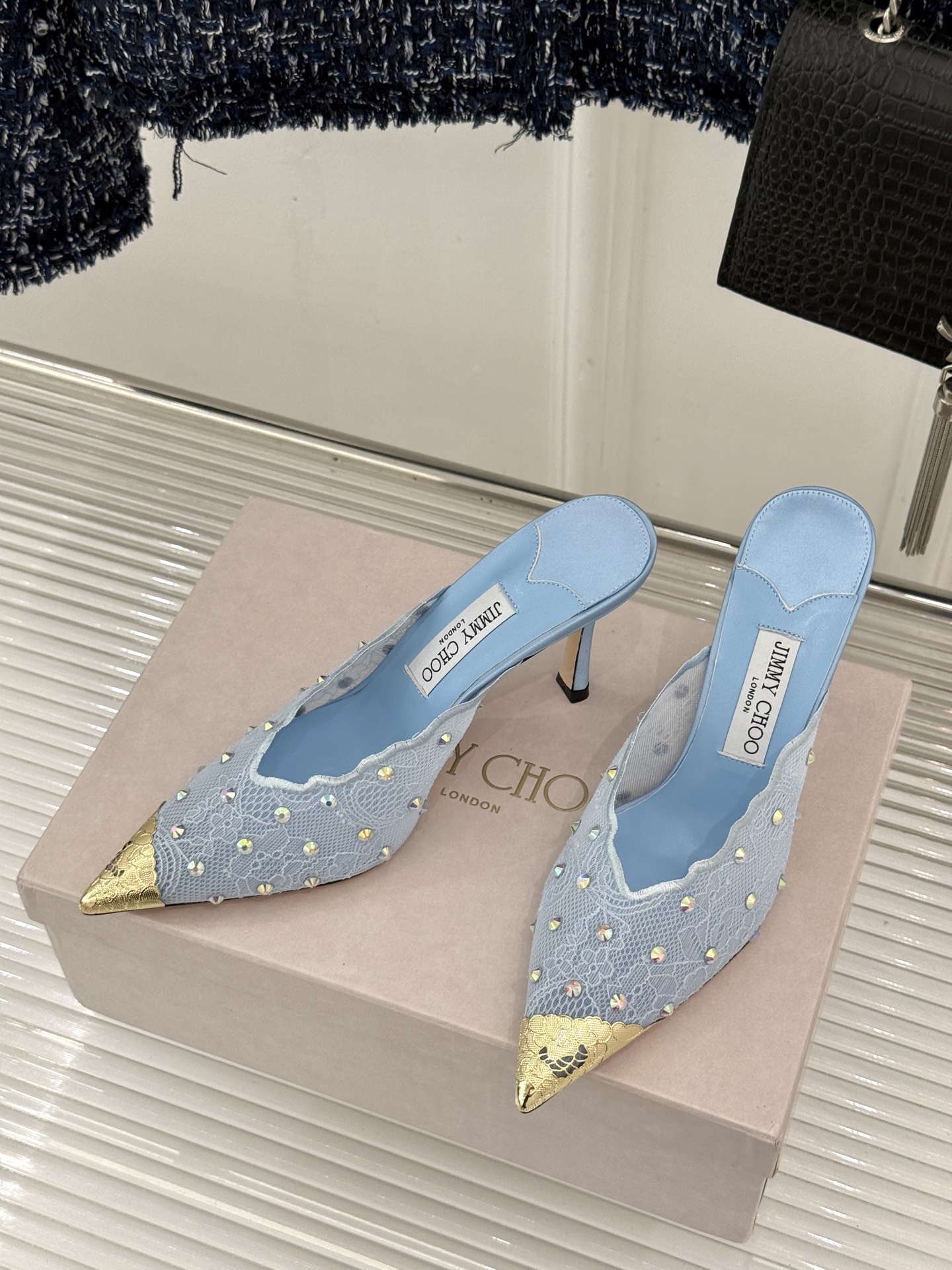 Jimmy Choo/吉米周26WF新品水钻蕾丝金属头高跟拖鞋承袭品牌30年英伦奢雅基因这款凉鞋解锁现代