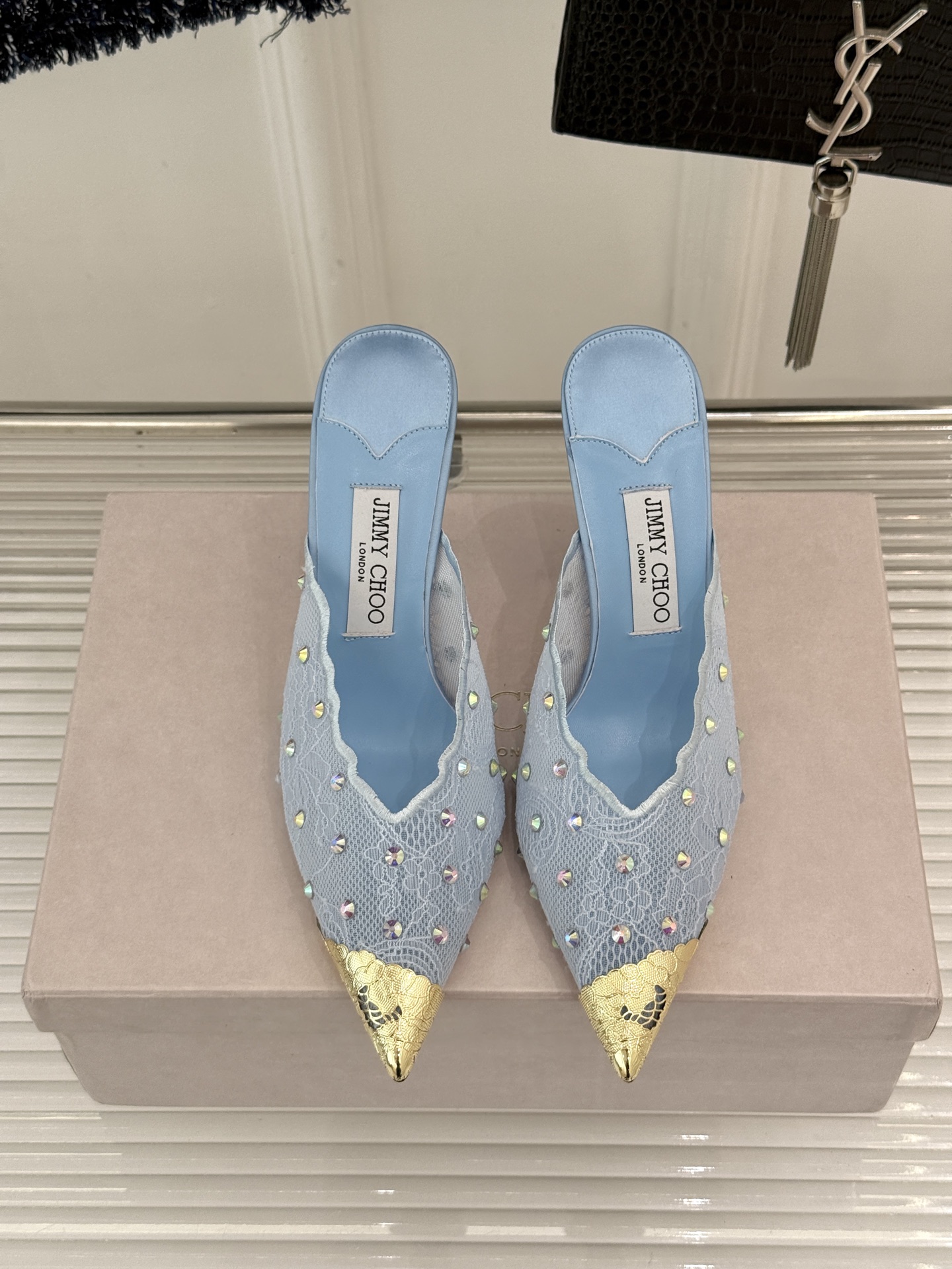Jimmy Choo/吉米周26WF新品水钻蕾丝金属头高跟拖鞋承袭品牌30年英伦奢雅基因这款凉鞋解锁现代