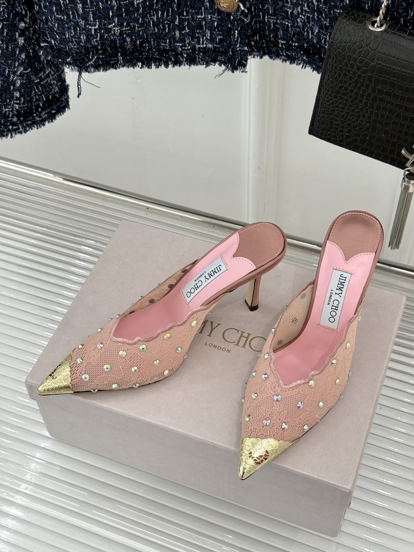 Jimmy Choo/吉米周26WF新品水钻蕾丝金属头高跟拖鞋承袭品牌30年英伦奢雅基因这款凉鞋解锁现代