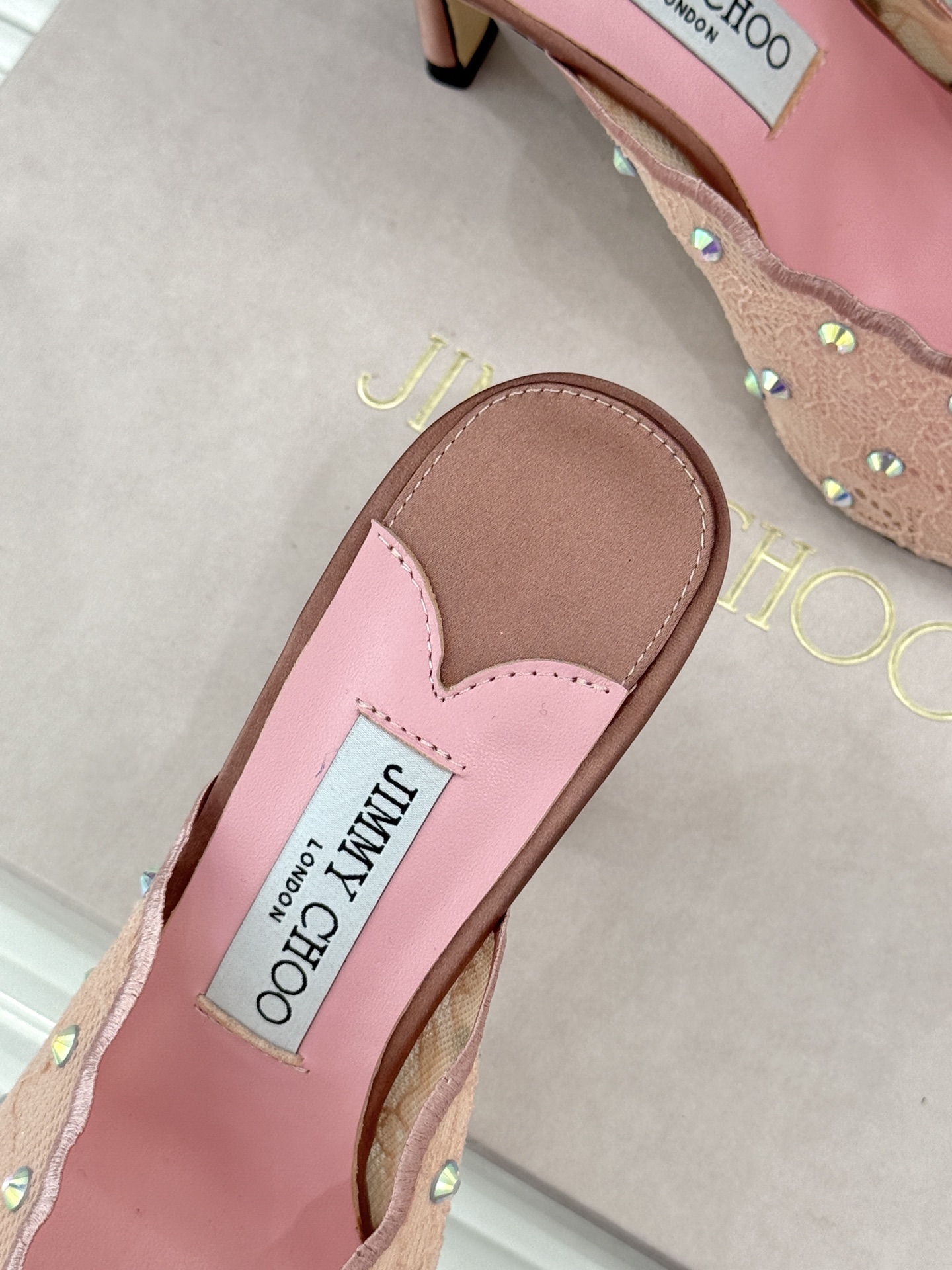 Jimmy Choo/吉米周26WF新品水钻蕾丝金属头高跟拖鞋承袭品牌30年英伦奢雅基因这款凉鞋解锁现代