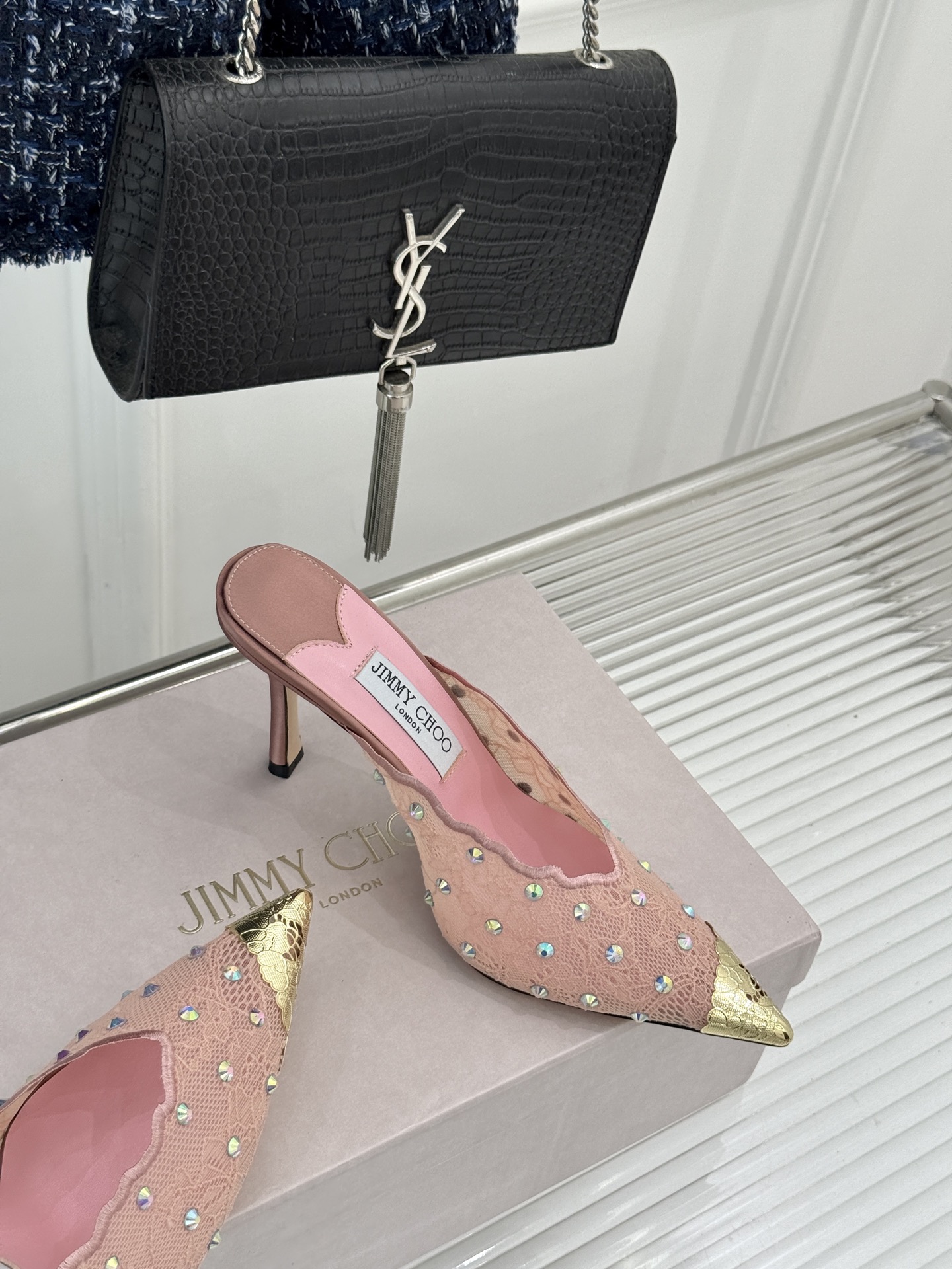 Jimmy Choo/吉米周26WF新品水钻蕾丝金属头高跟拖鞋承袭品牌30年英伦奢雅基因这款凉鞋解锁现代