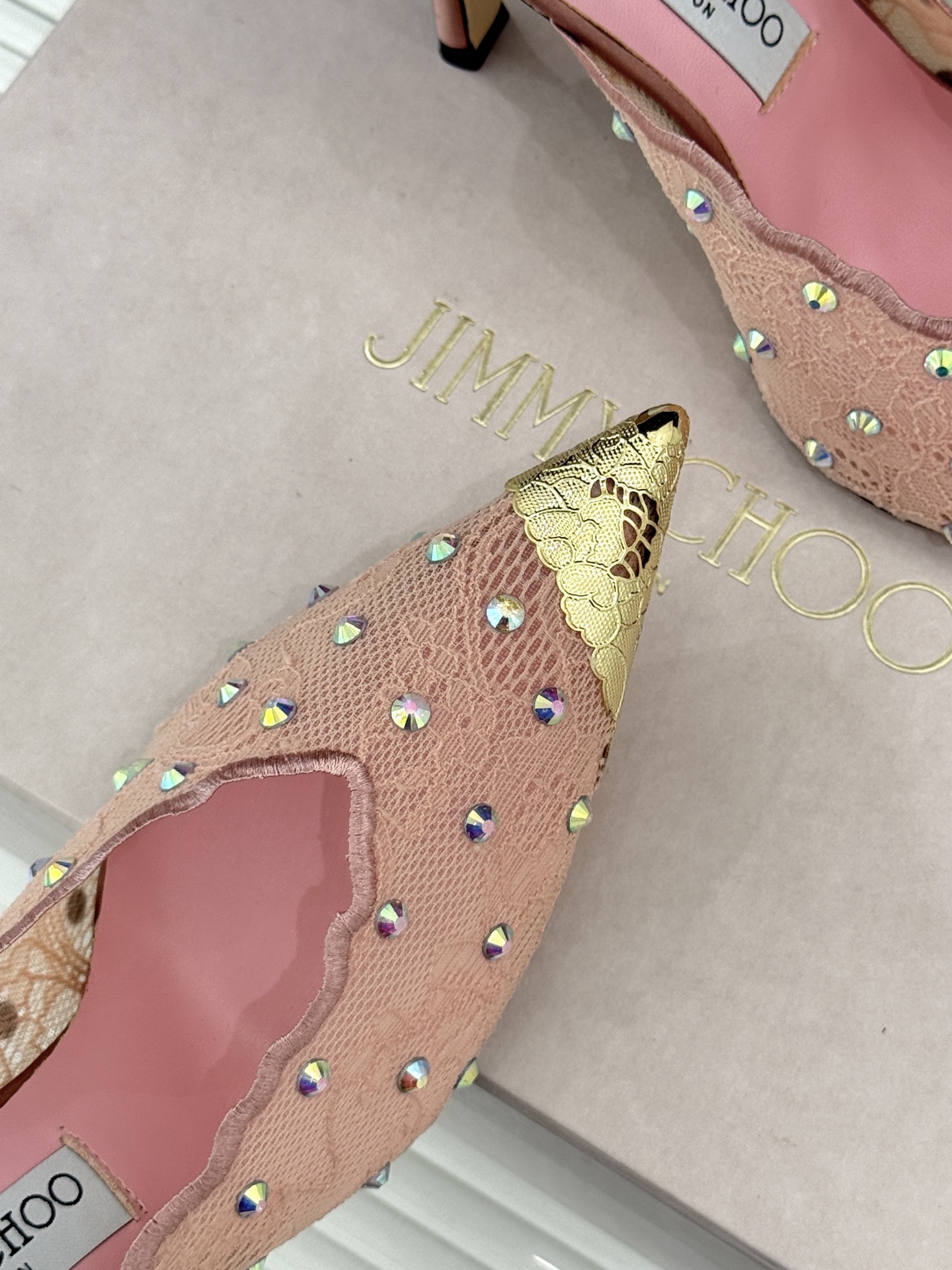 Jimmy Choo/吉米周26WF新品水钻蕾丝金属头高跟拖鞋承袭品牌30年英伦奢雅基因这款凉鞋解锁现代