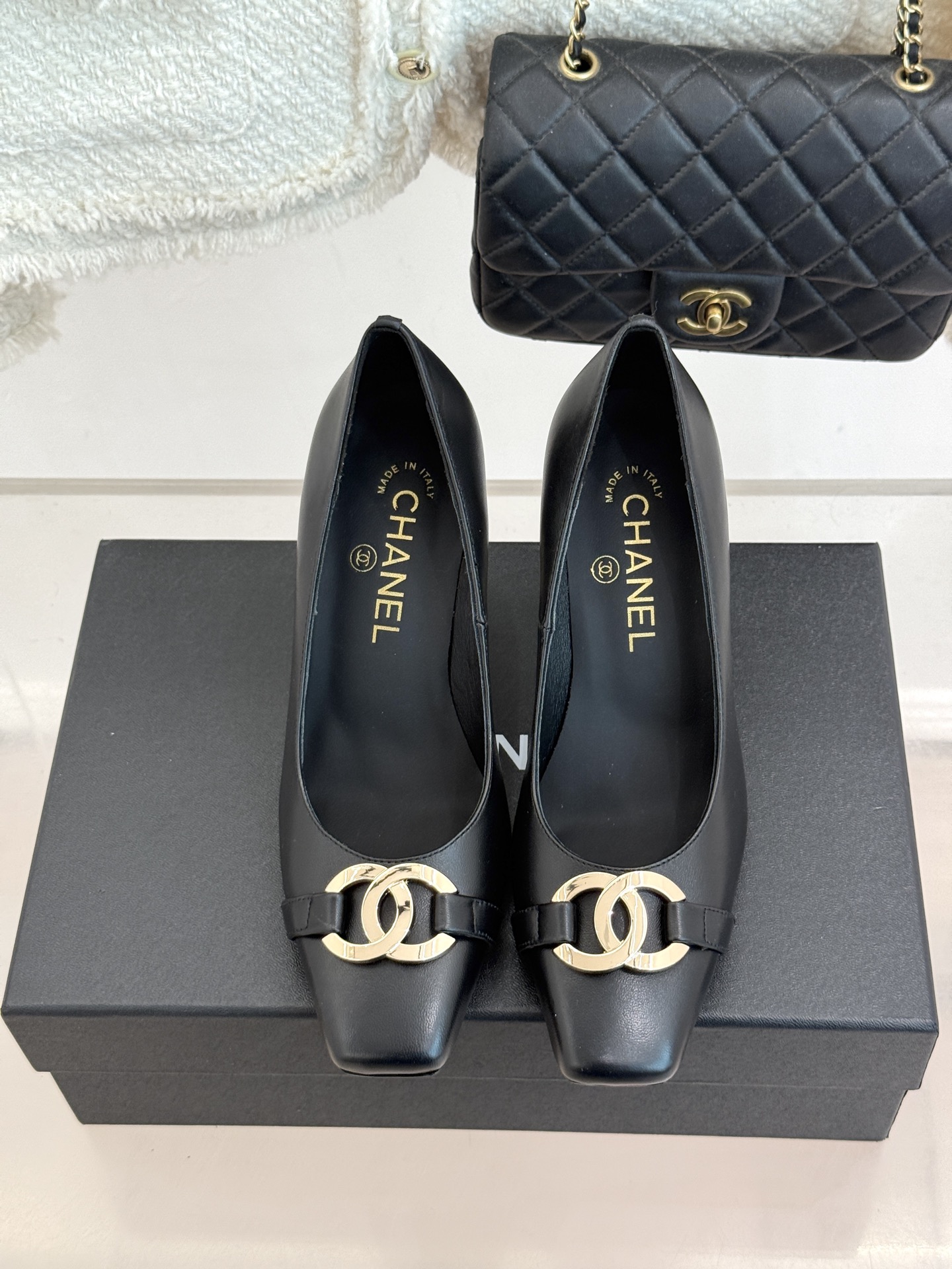 CHANE*｜小香26M新品走秀金属大双C扣方头粗跟高跟鞋复刻高定秀场复古摩登气场。标志性金属大双C扣夺