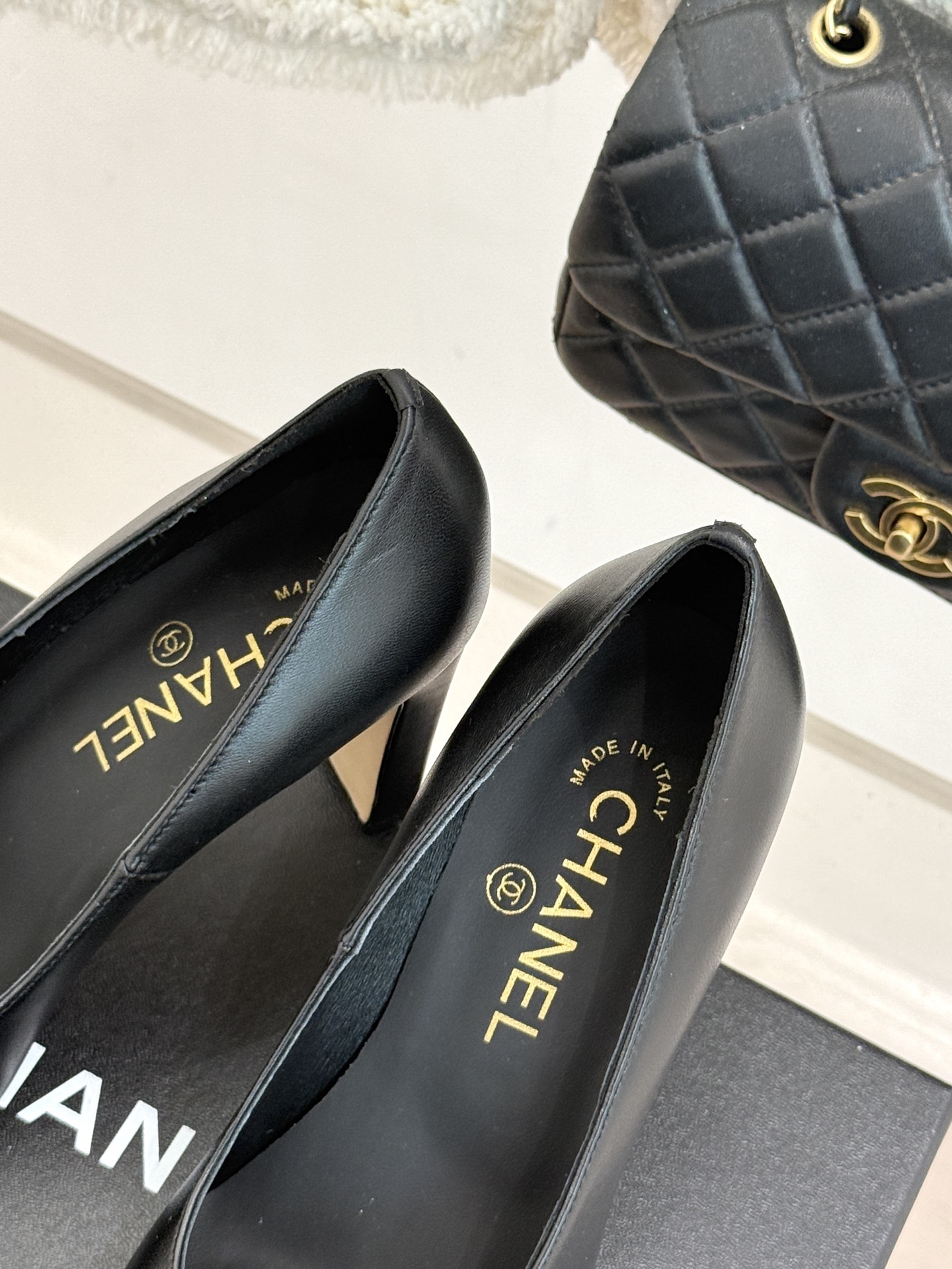 CHANE*｜小香26M新品走秀金属大双C扣方头粗跟高跟鞋复刻高定秀场复古摩登气场。标志性金属大双C扣夺